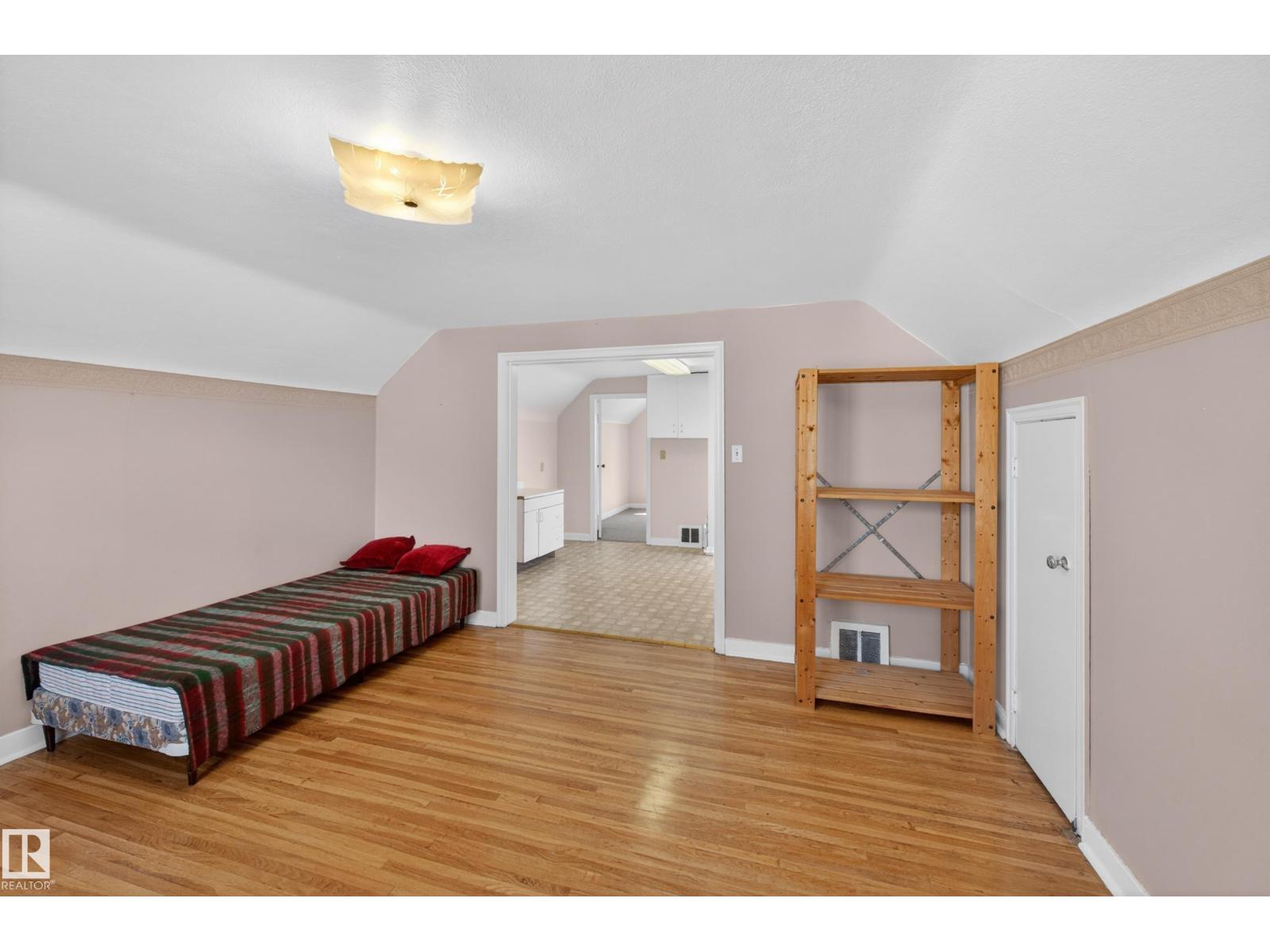 11010 106 St Nw Property Photo 33