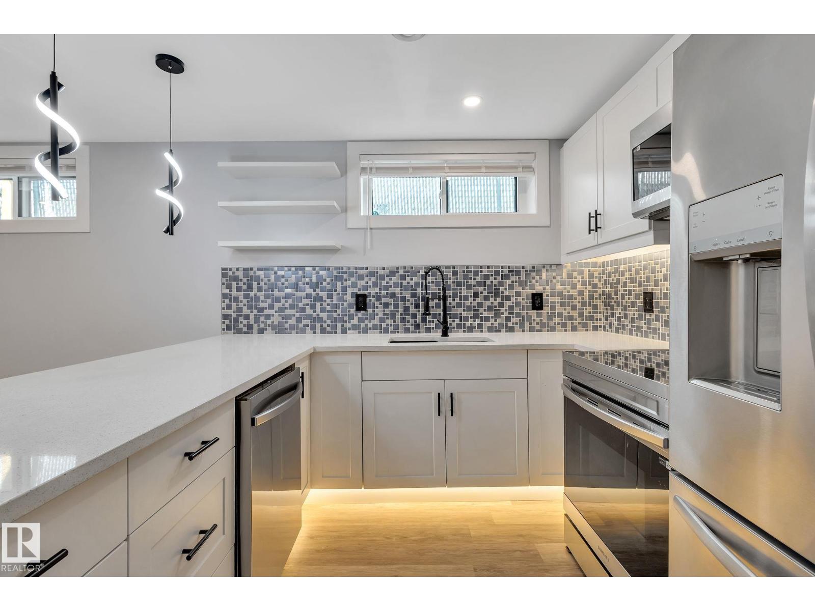 8823-8825 95 St Nw Property Photo 5