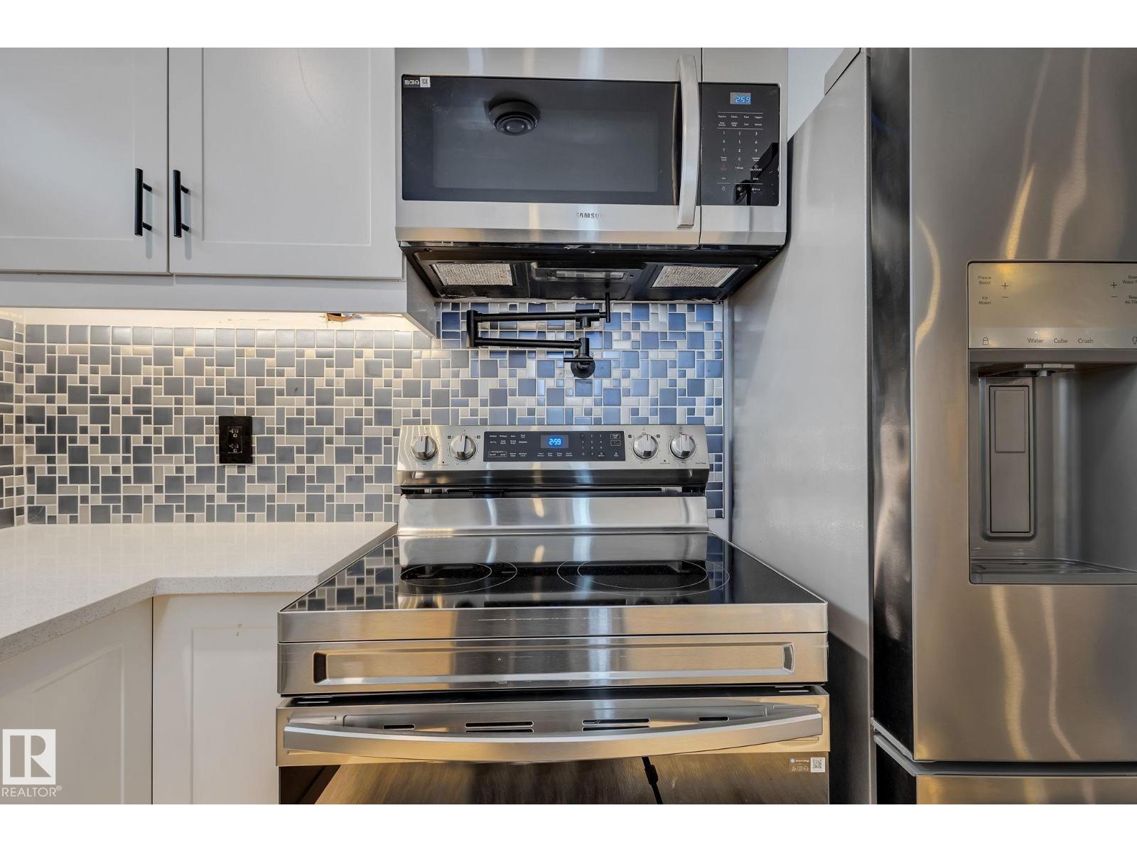 8823-8825 95 St Nw Property Photo 7