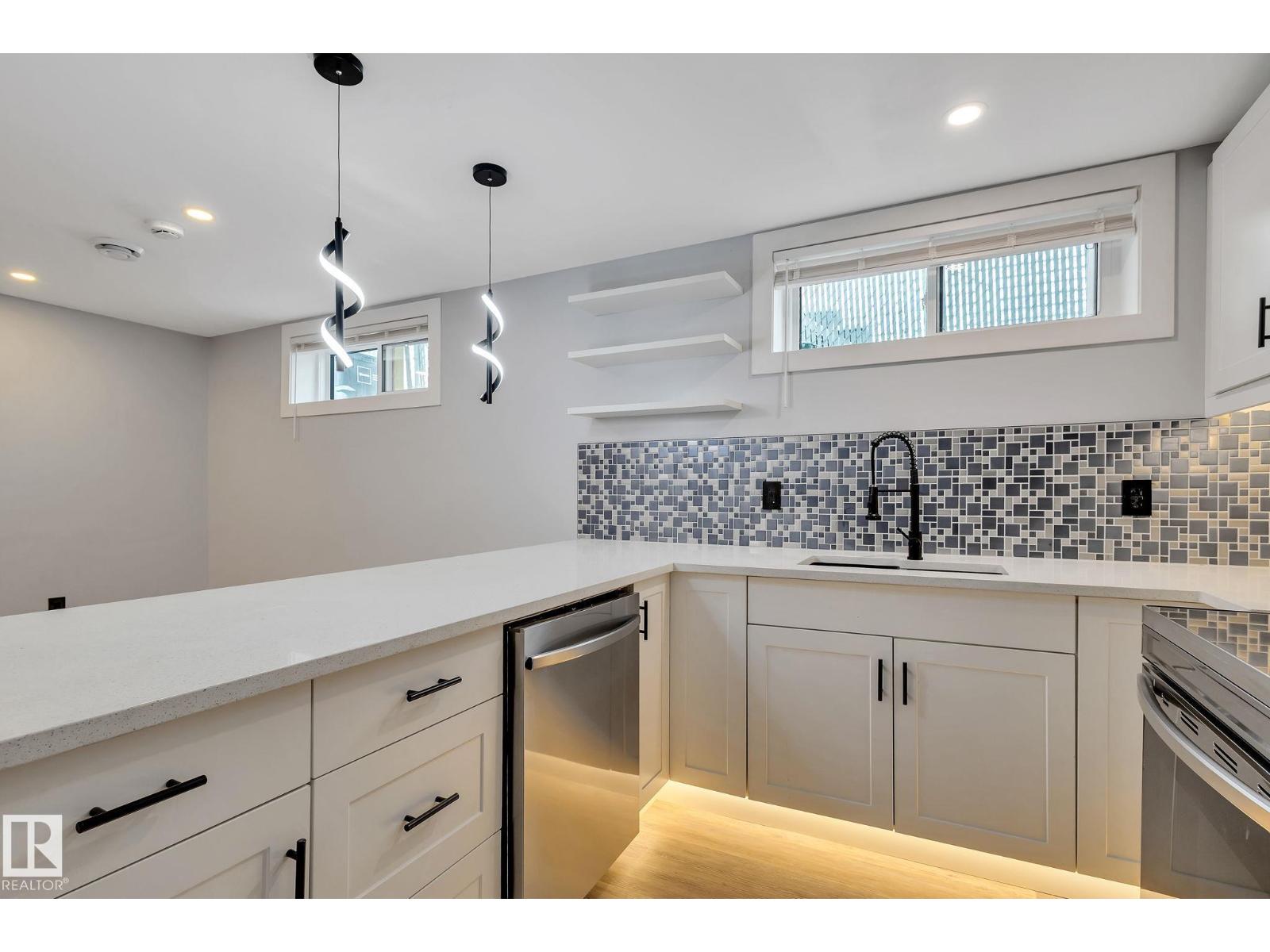 8823-8825 95 St Nw Property Photo 8