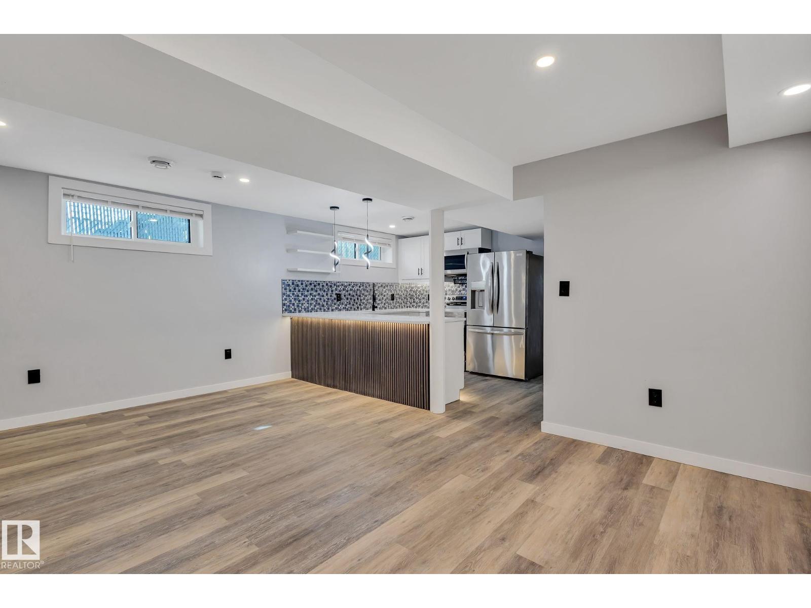8823-8825 95 St Nw Property Photo 9