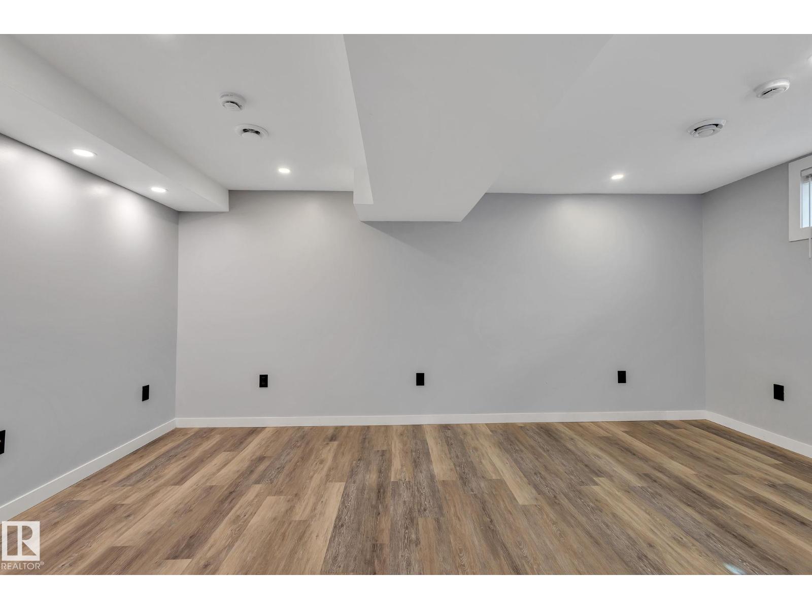 8823-8825 95 St Nw Property Photo 14