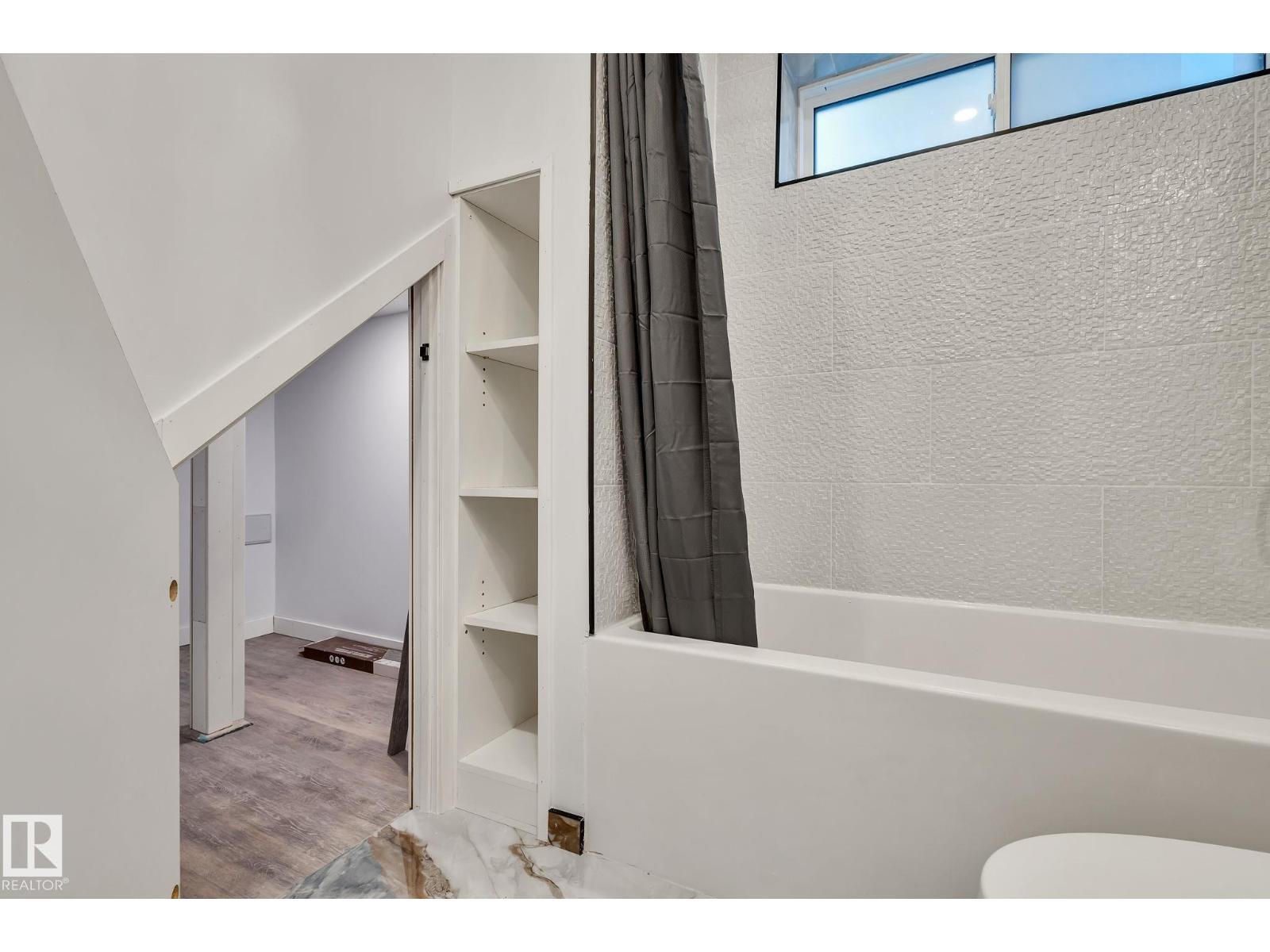 8823-8825 95 St Nw Property Photo 16