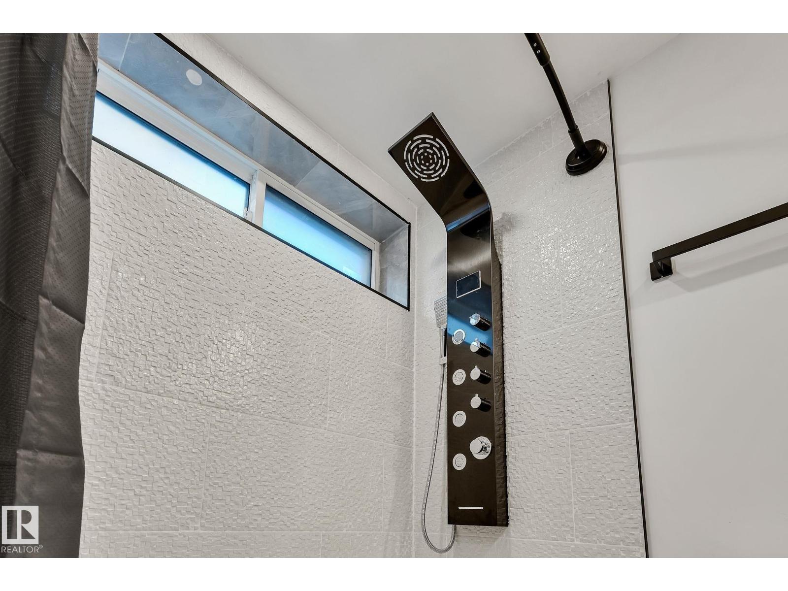 8823-8825 95 St Nw Property Photo 17