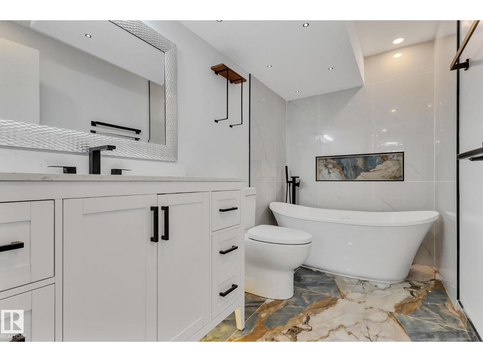 8823-8825 95 St Nw Property Photo 18