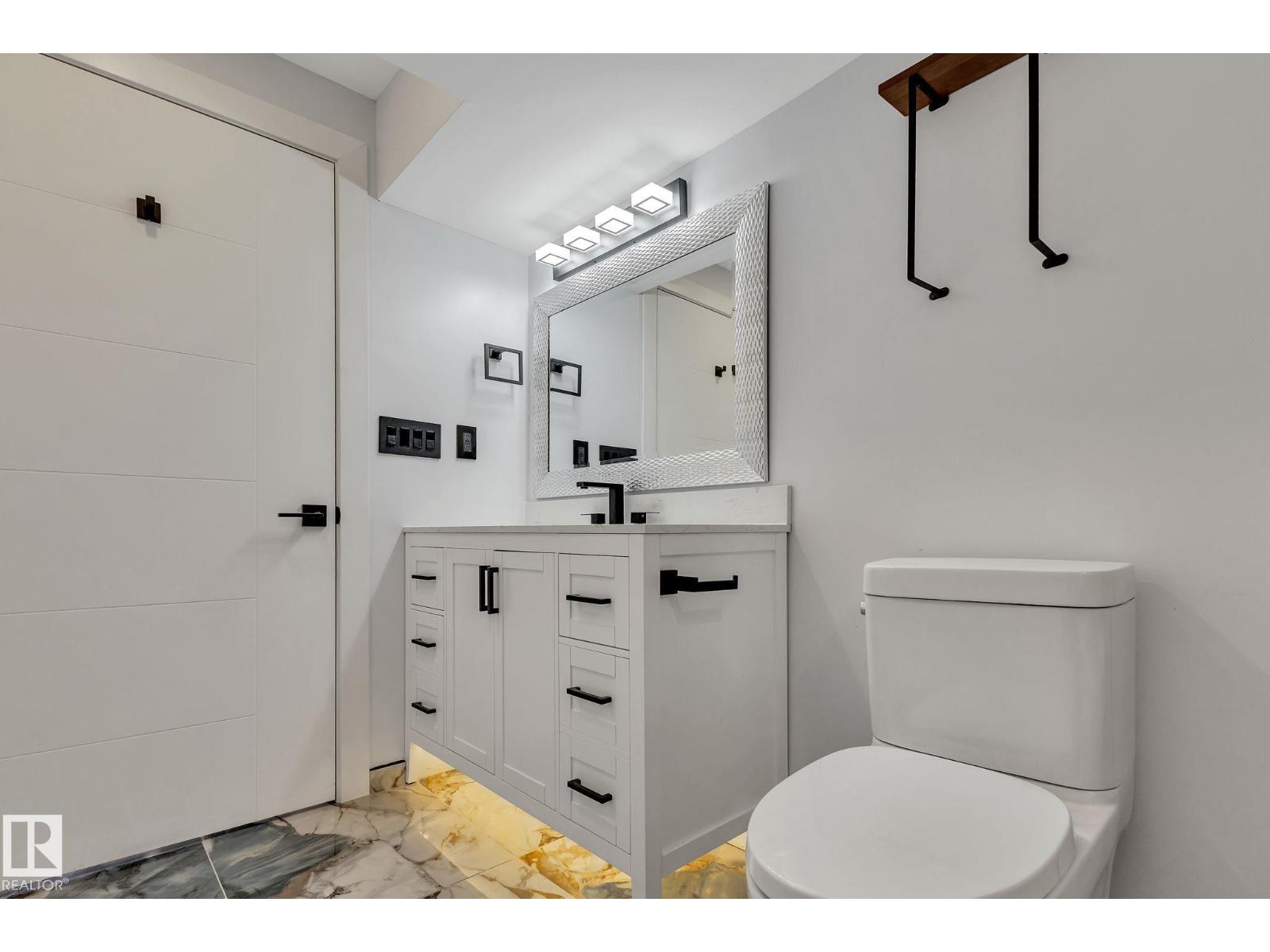 8823-8825 95 St Nw Property Photo 20