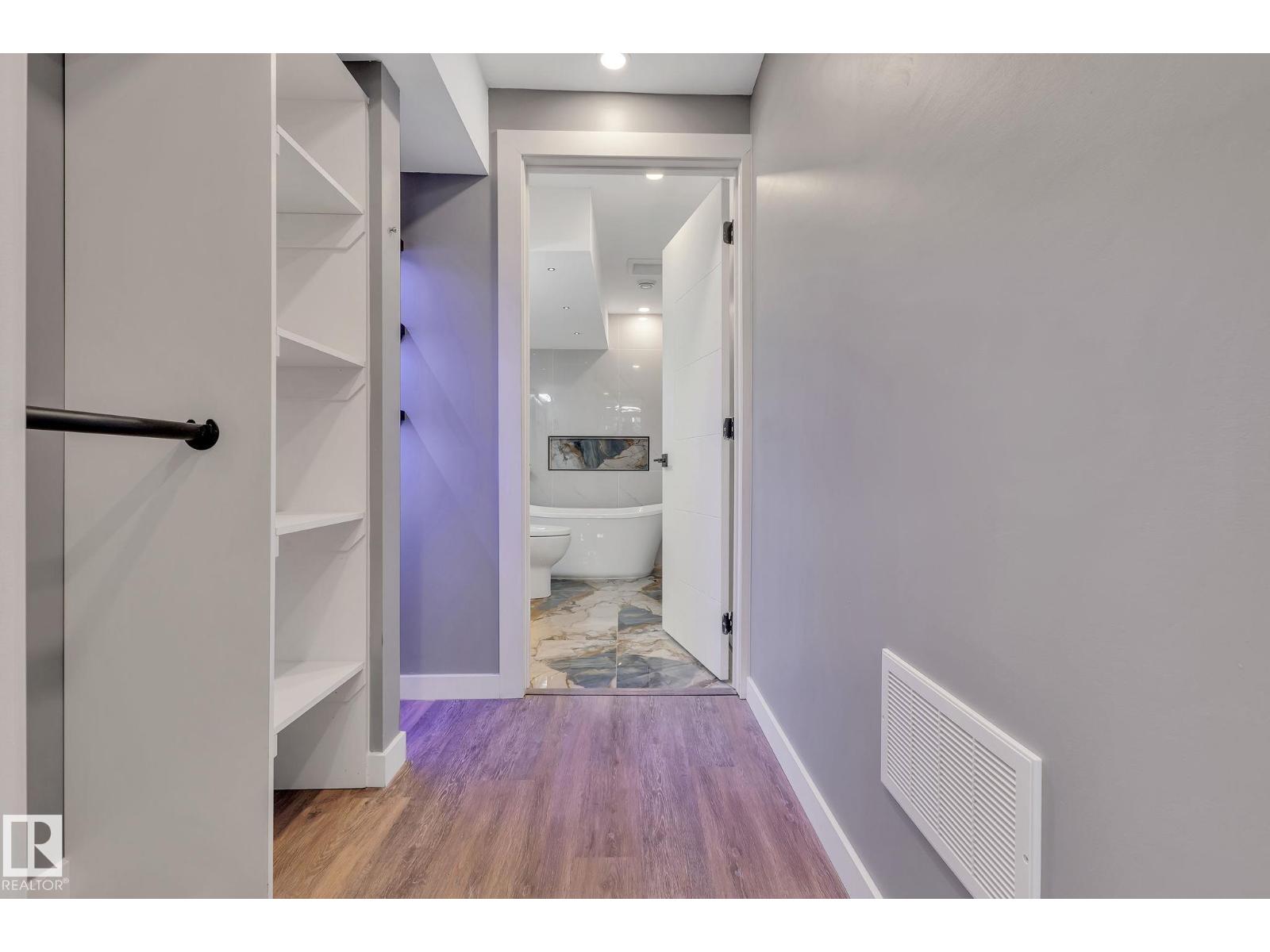 8823-8825 95 St Nw Property Photo 21