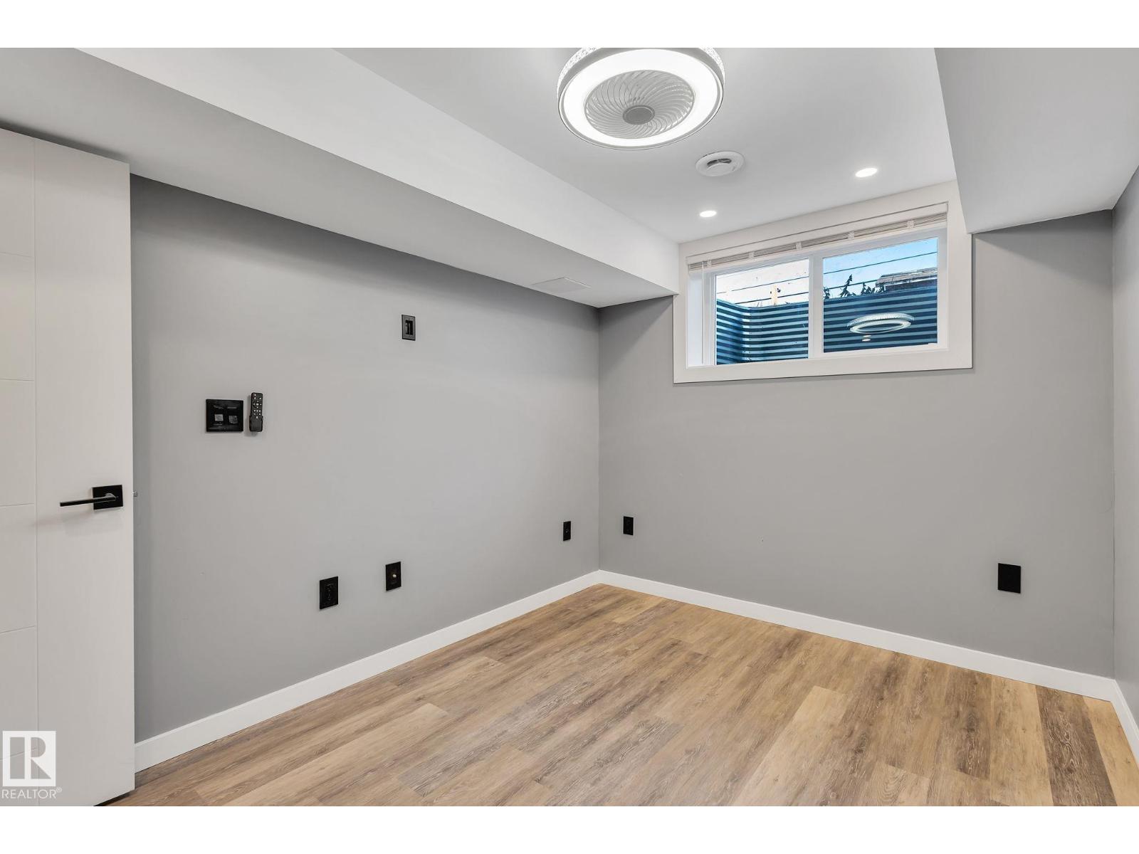 8823-8825 95 St Nw Property Photo 22