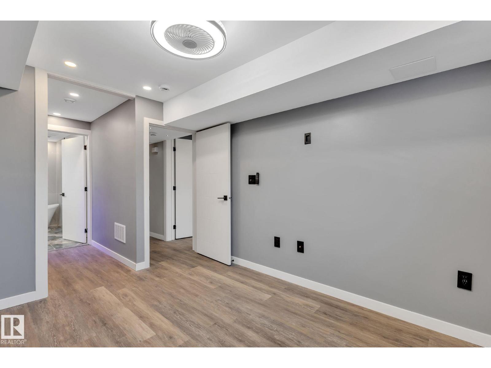 8823-8825 95 St Nw Property Photo 24