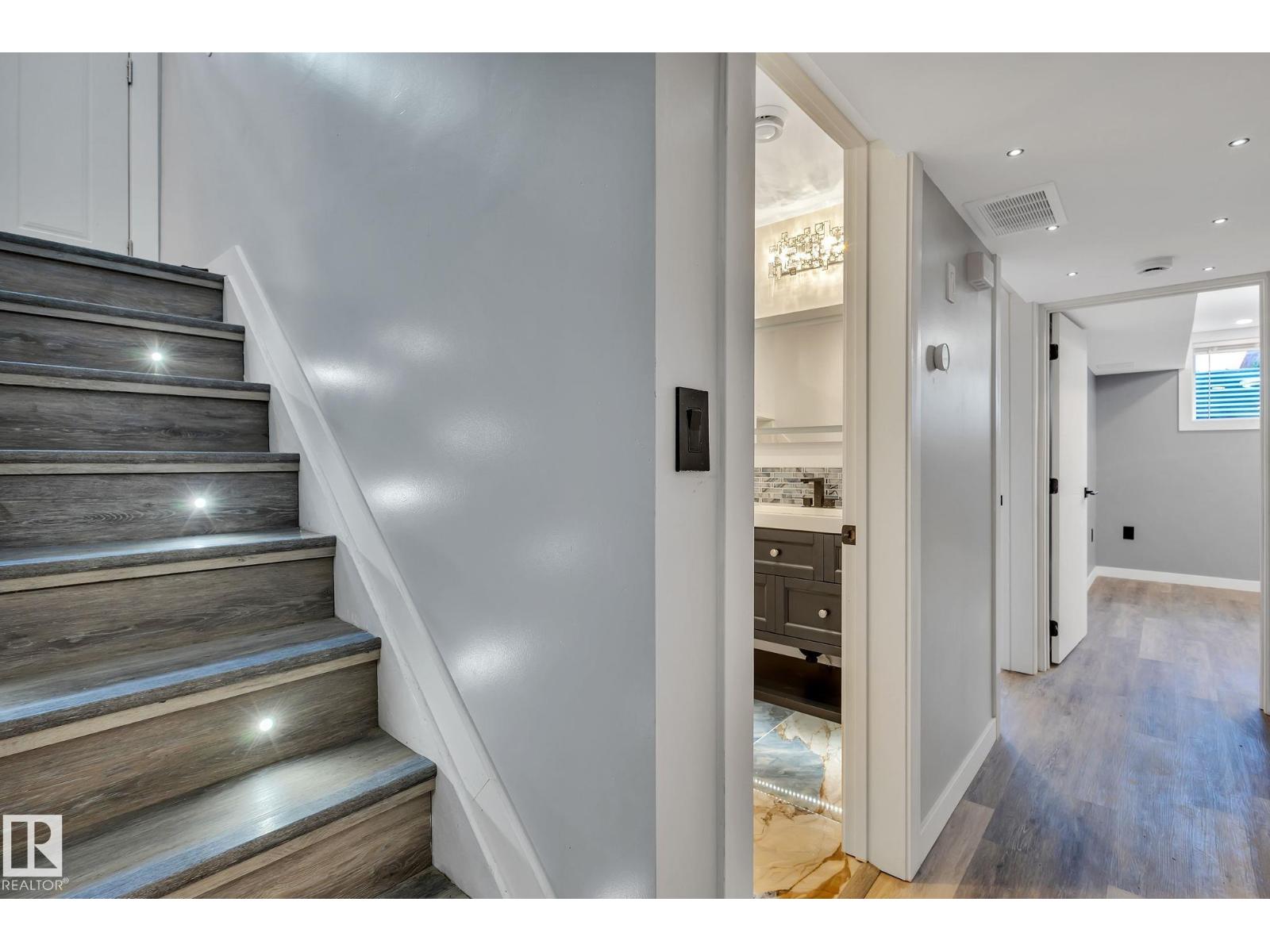 8823-8825 95 St Nw Property Photo 29