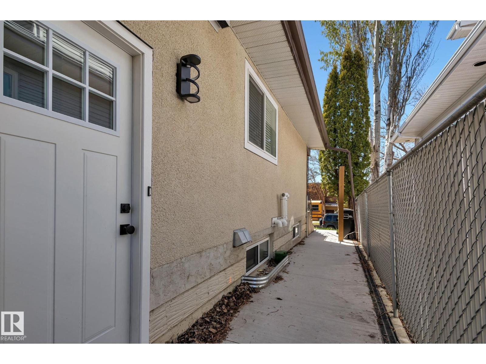 8823-8825 95 St Nw Property Photo 31
