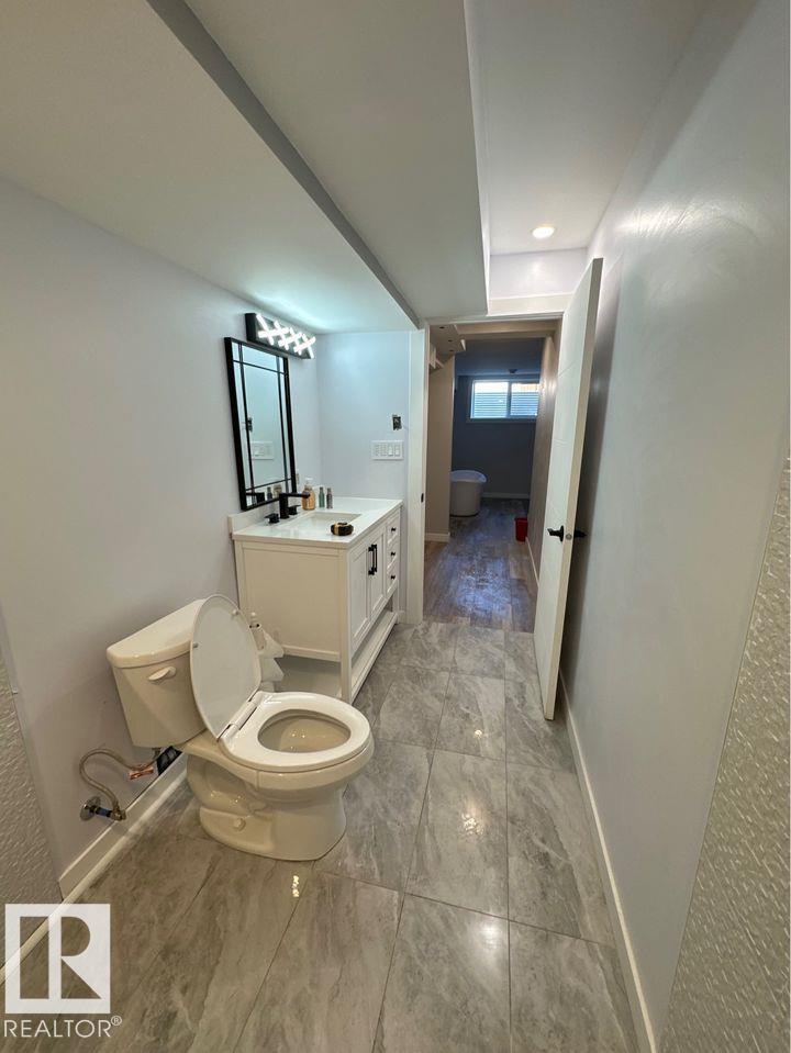 8823-8825 95 St Nw Property Photo 36
