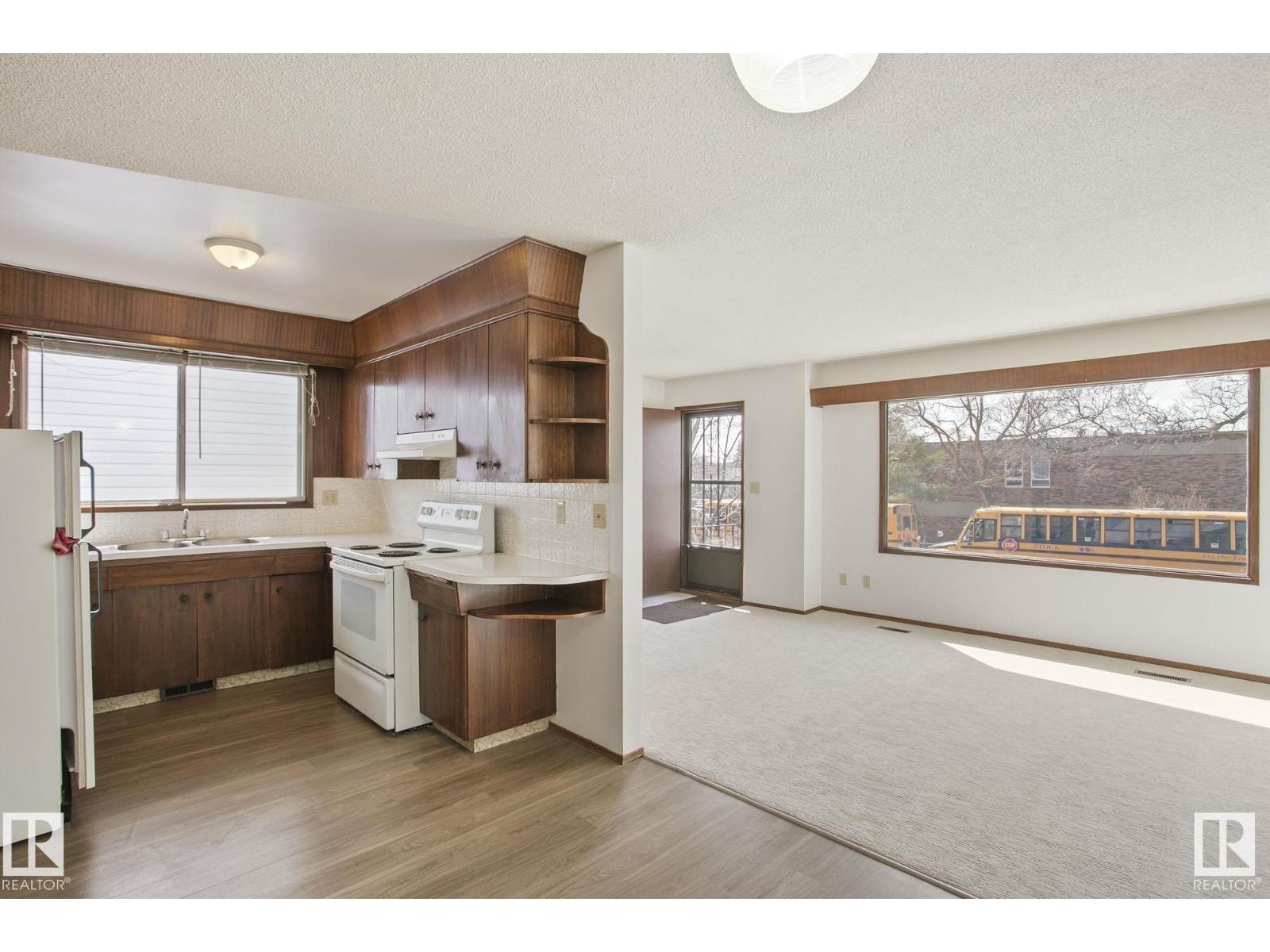 8823-8825 95 St Nw Property Photo 58