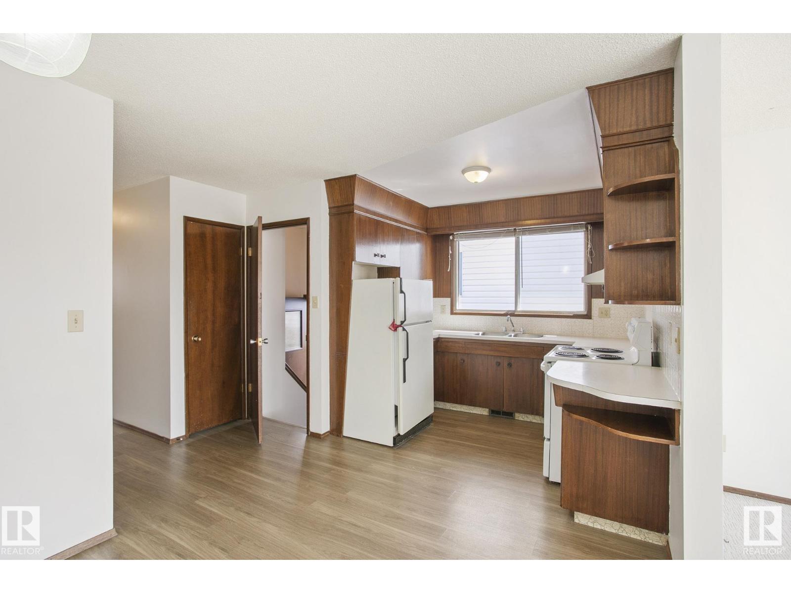 8823-8825 95 St Nw Property Photo 60