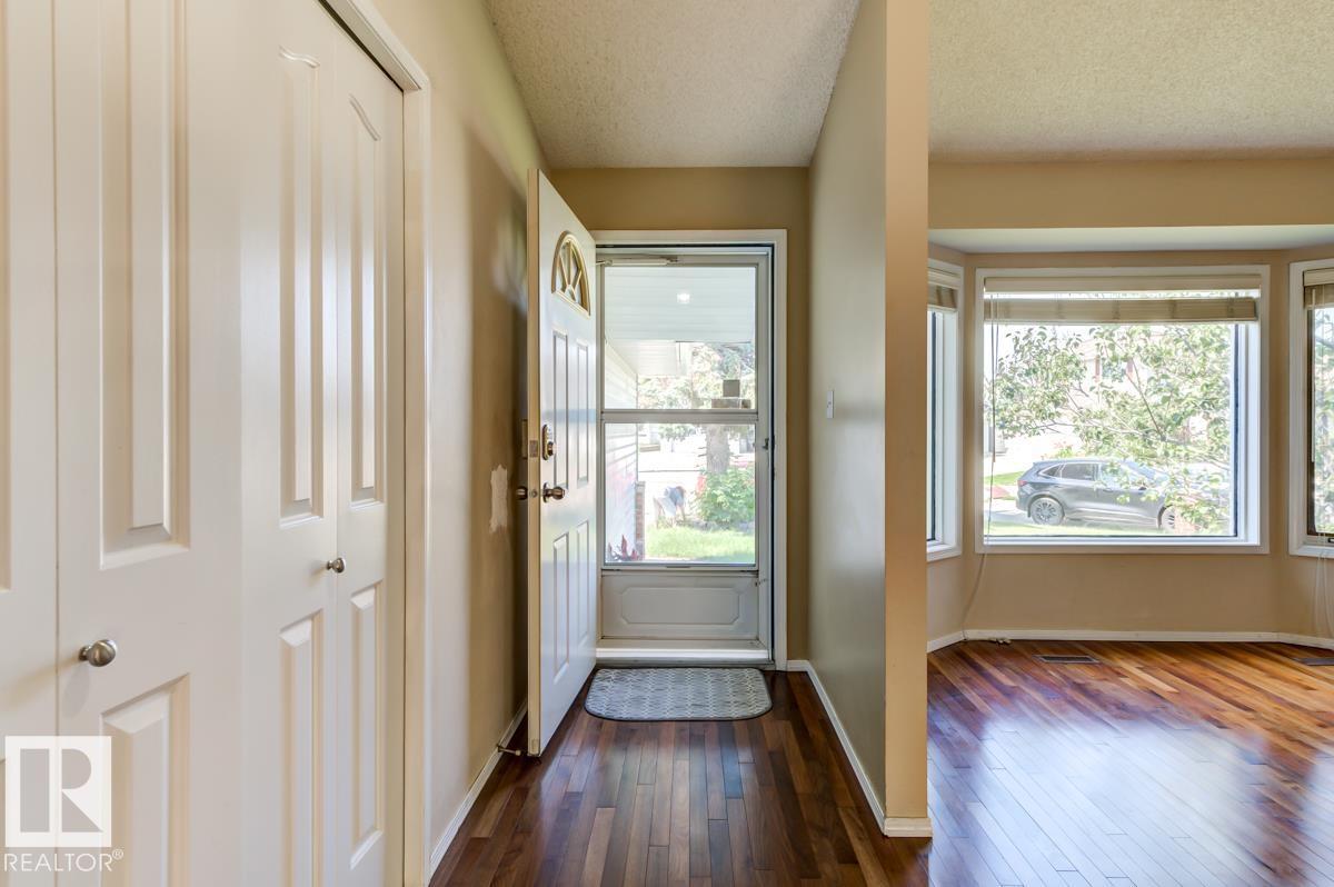 3908 28 Av Nw Property Photo 4