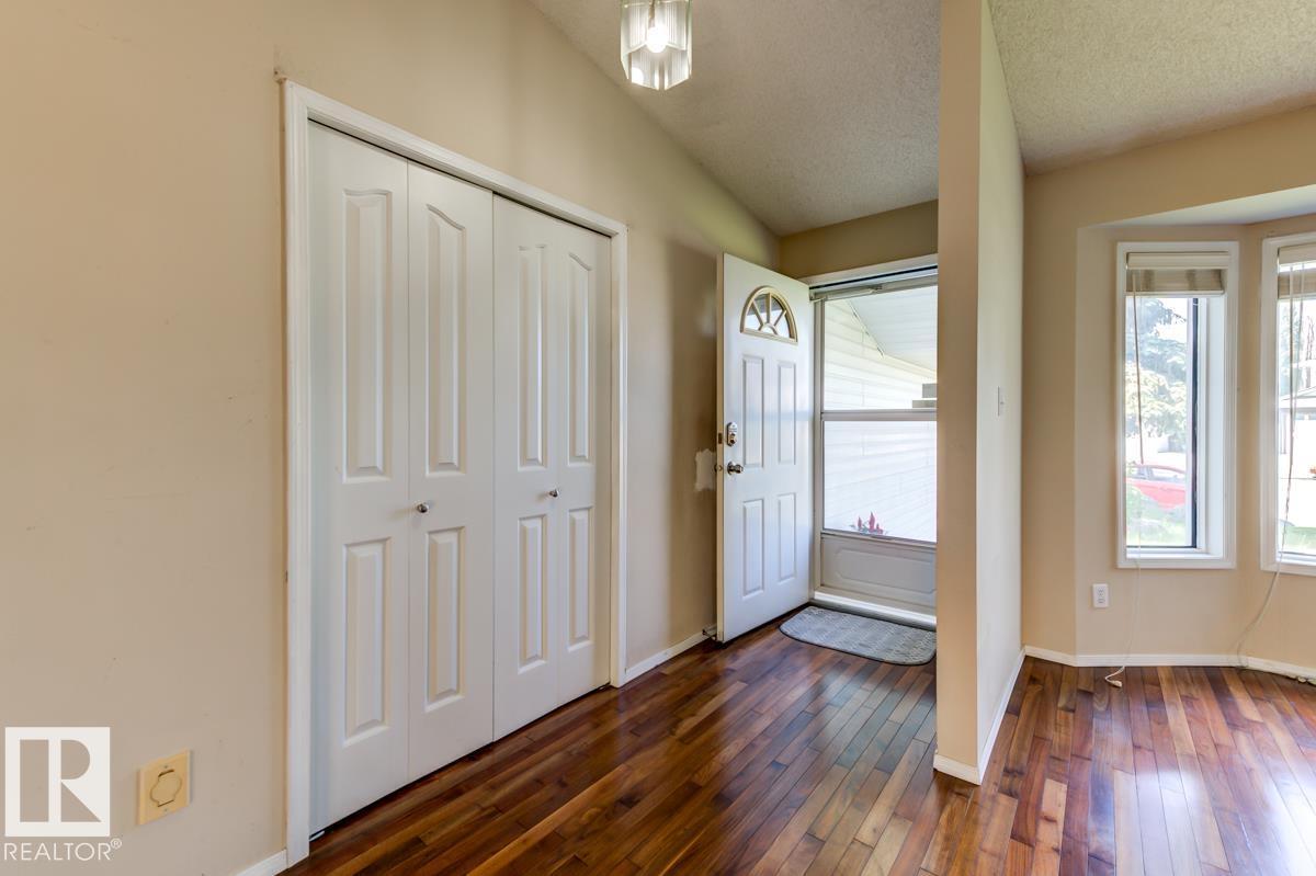 3908 28 Av Nw Property Photo 5