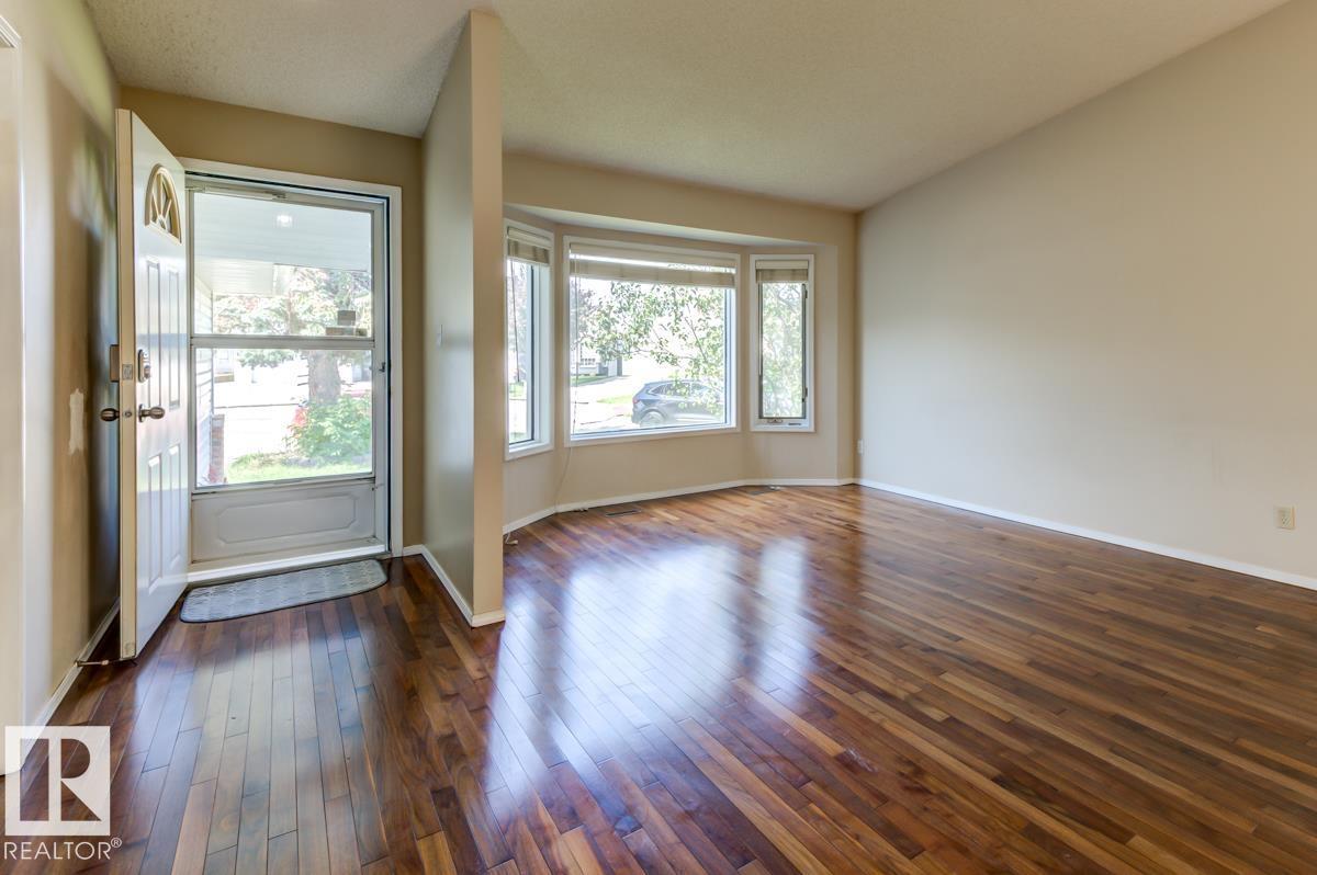 3908 28 Av Nw Property Photo 6
