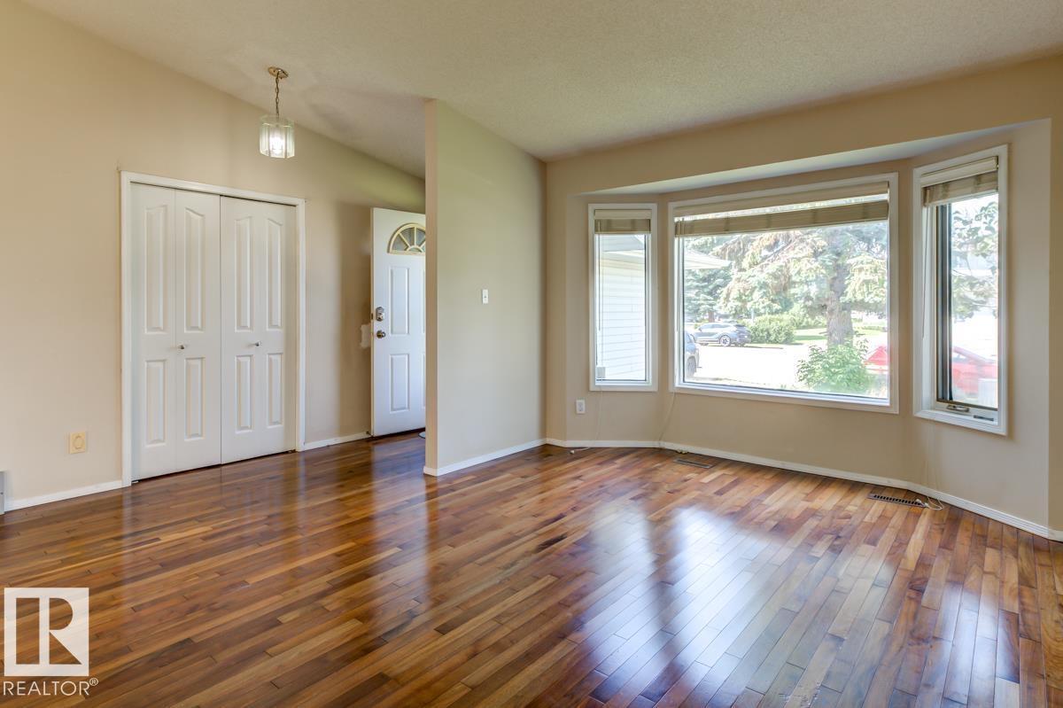 3908 28 Av Nw Property Photo 7