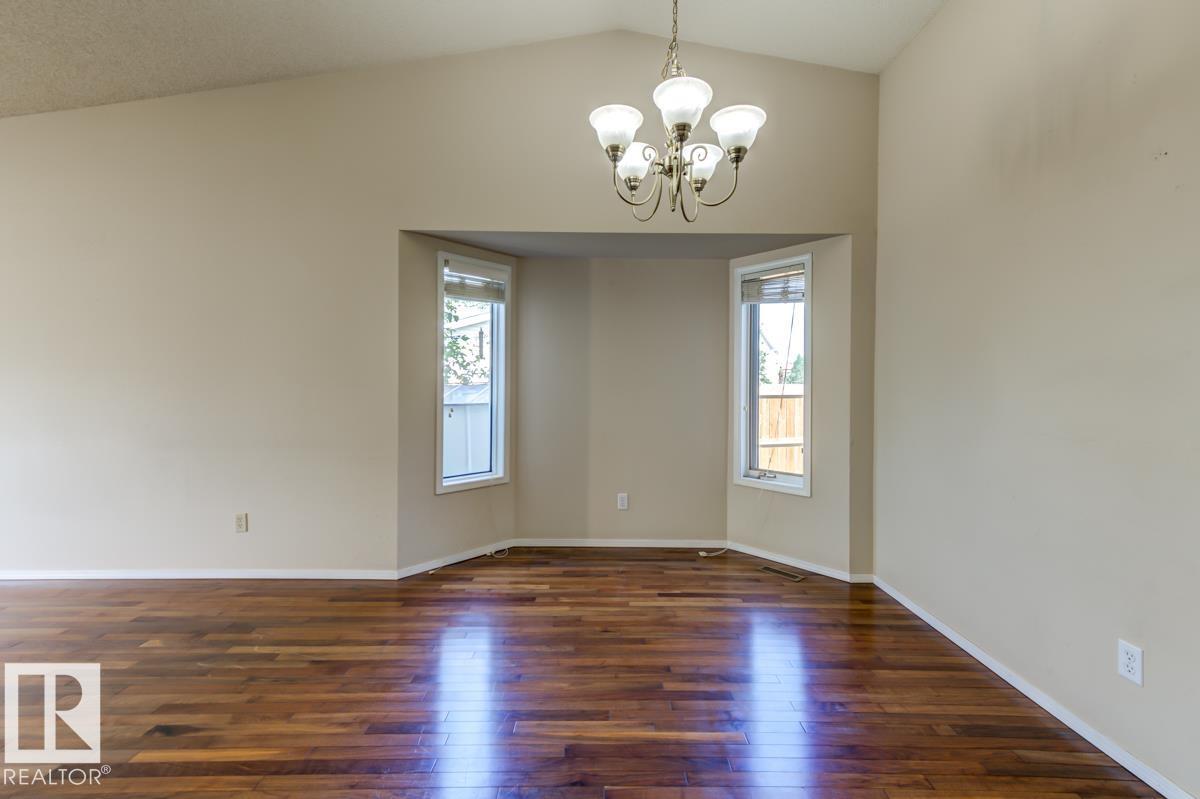 3908 28 Av Nw Property Photo 11