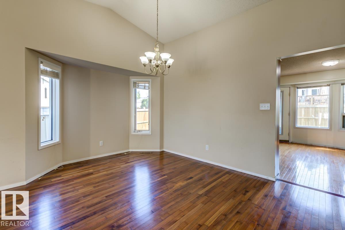 3908 28 Av Nw Property Photo 13