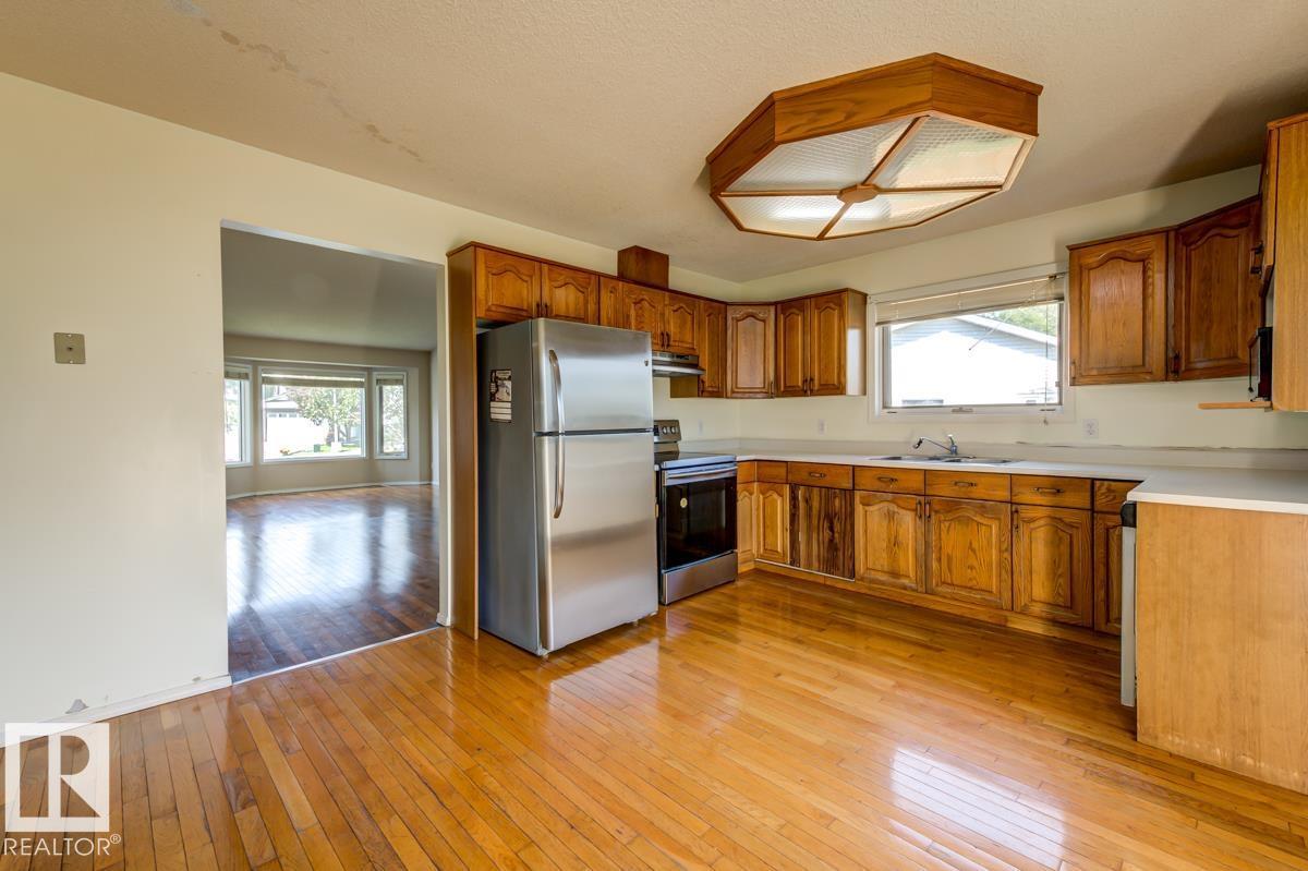 3908 28 Av Nw Property Photo 20