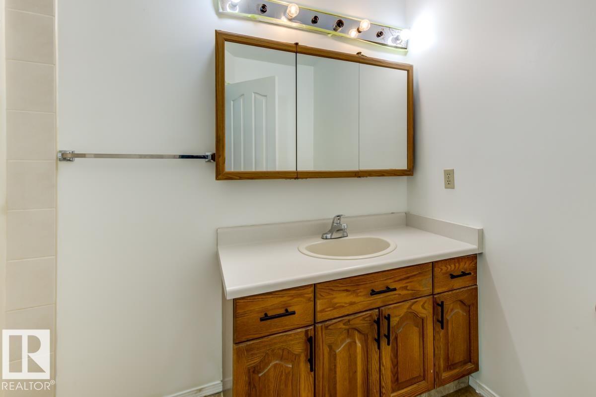 3908 28 Av Nw Property Photo 25