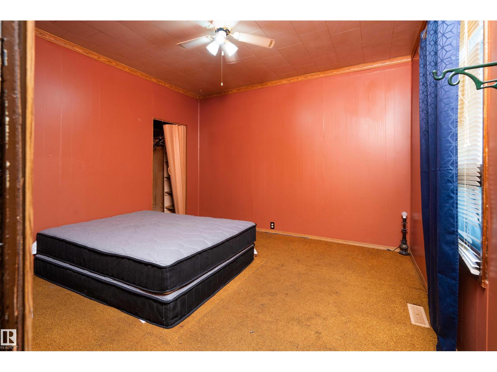 5208 51st St Property Photo 5