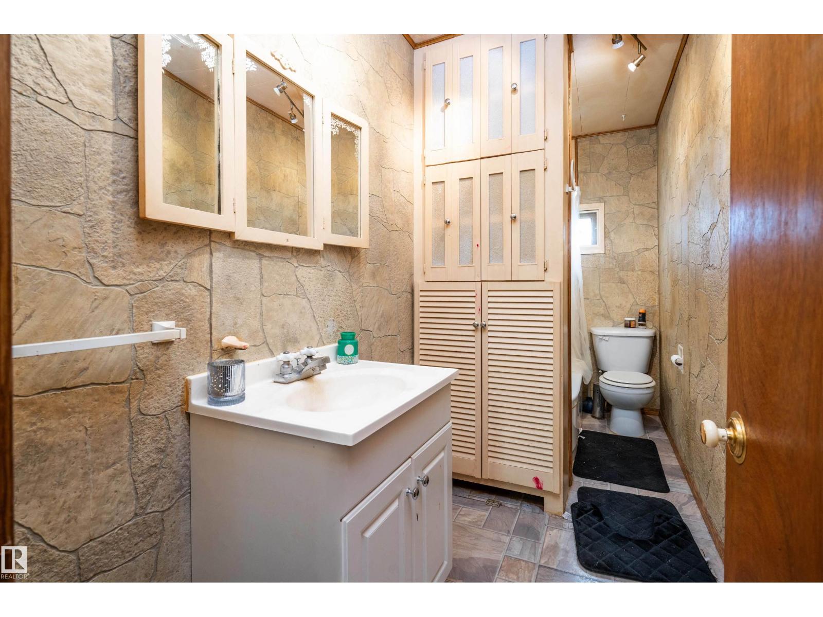 5208 51st St Property Photo 15