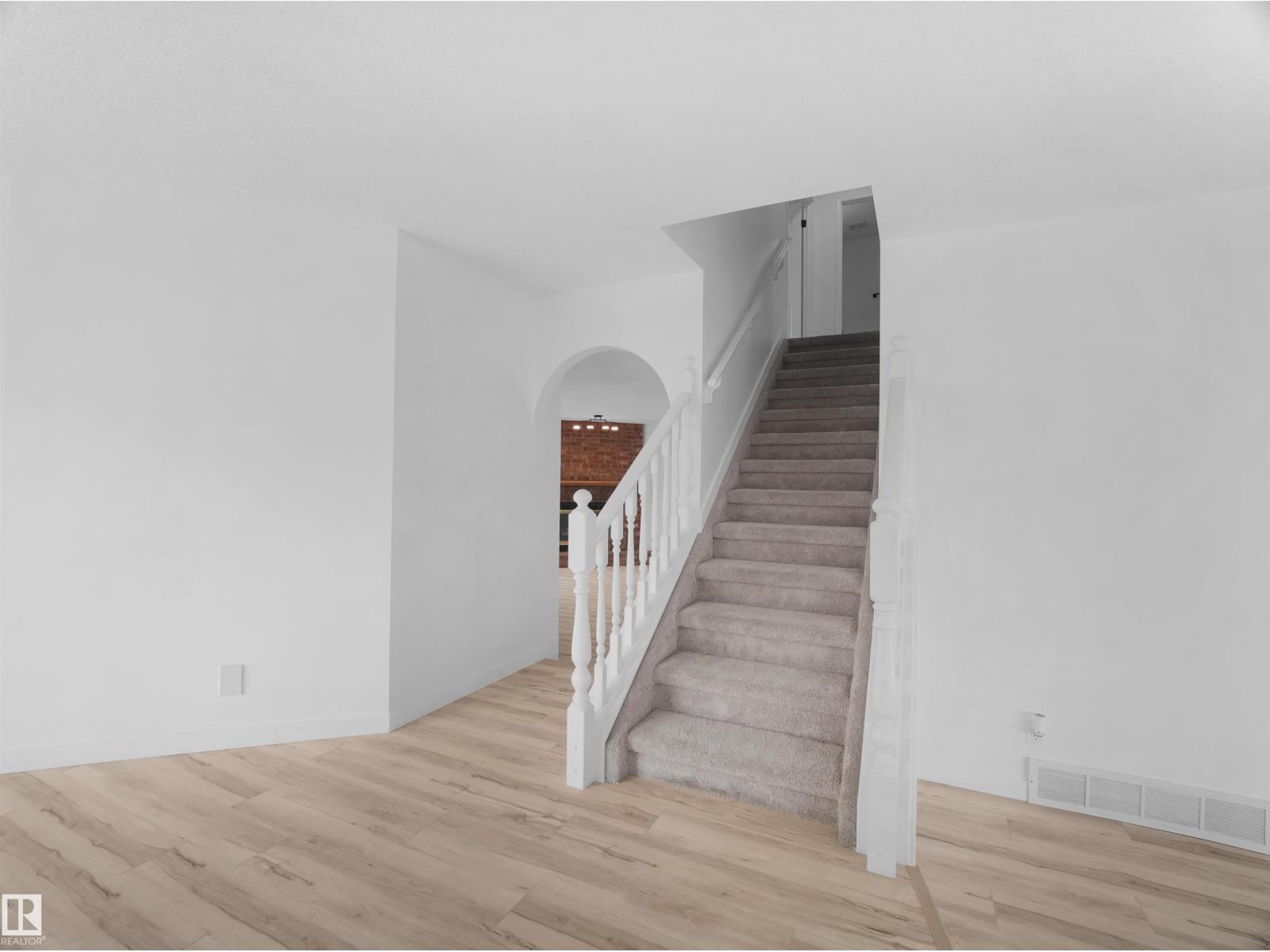 4103 28 Av Nw Property Photo 6