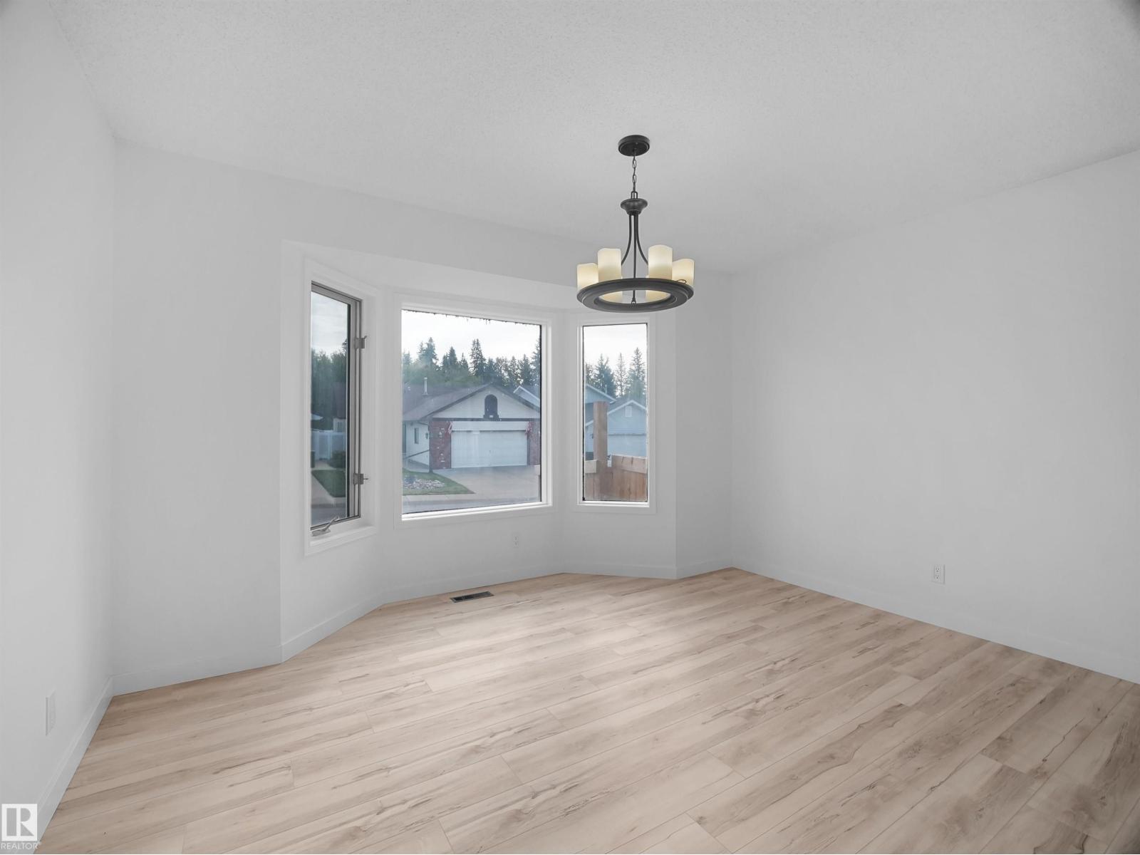 4103 28 Av Nw Property Photo 10