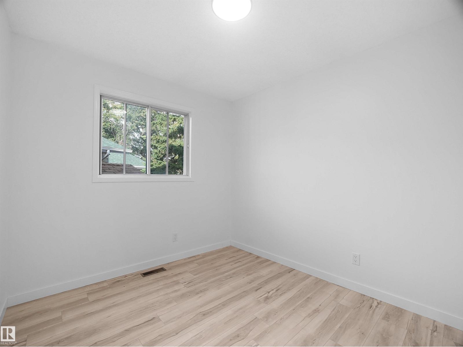 4103 28 Av Nw Property Photo 21