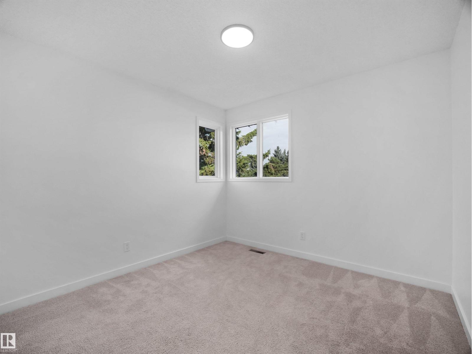 4103 28 Av Nw Property Photo 35