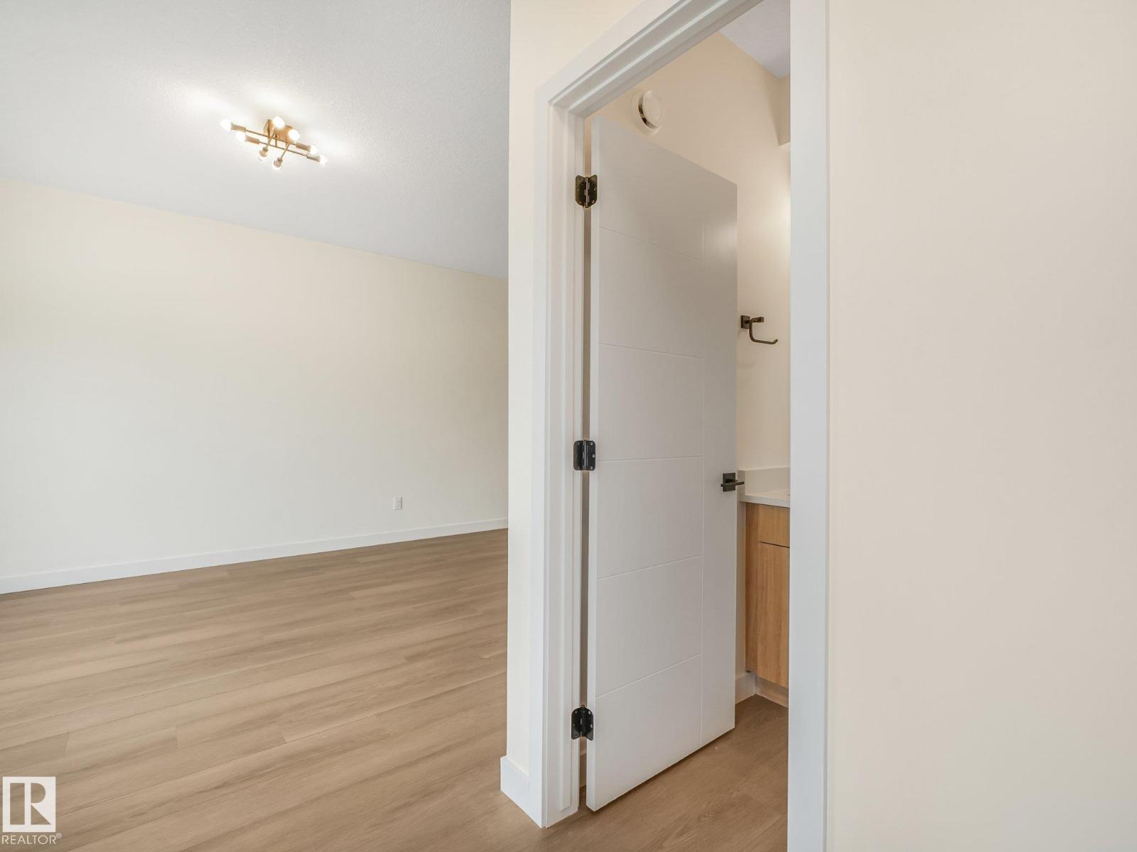 5003 51 Av Property Photo 25