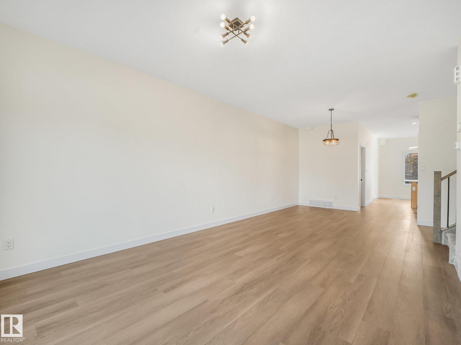 5003 51 Av Property Photo 26