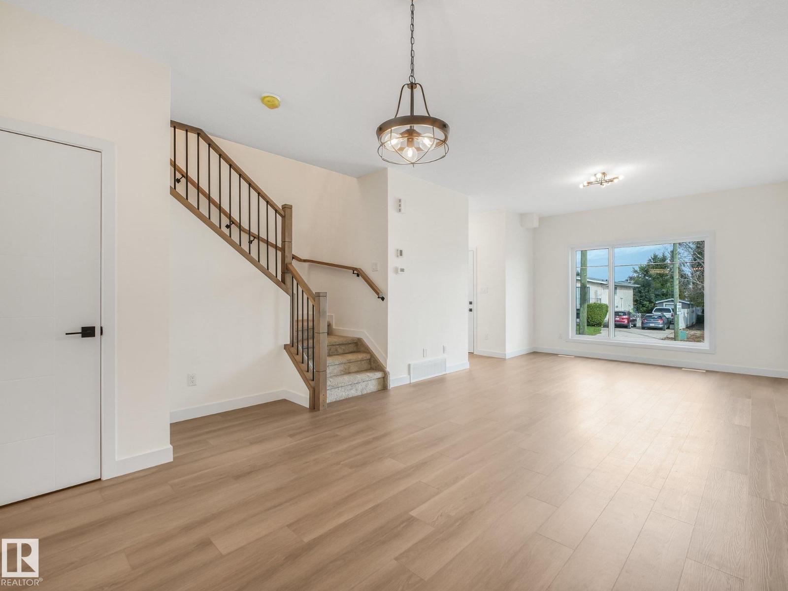 5003 51 Av Property Photo 29