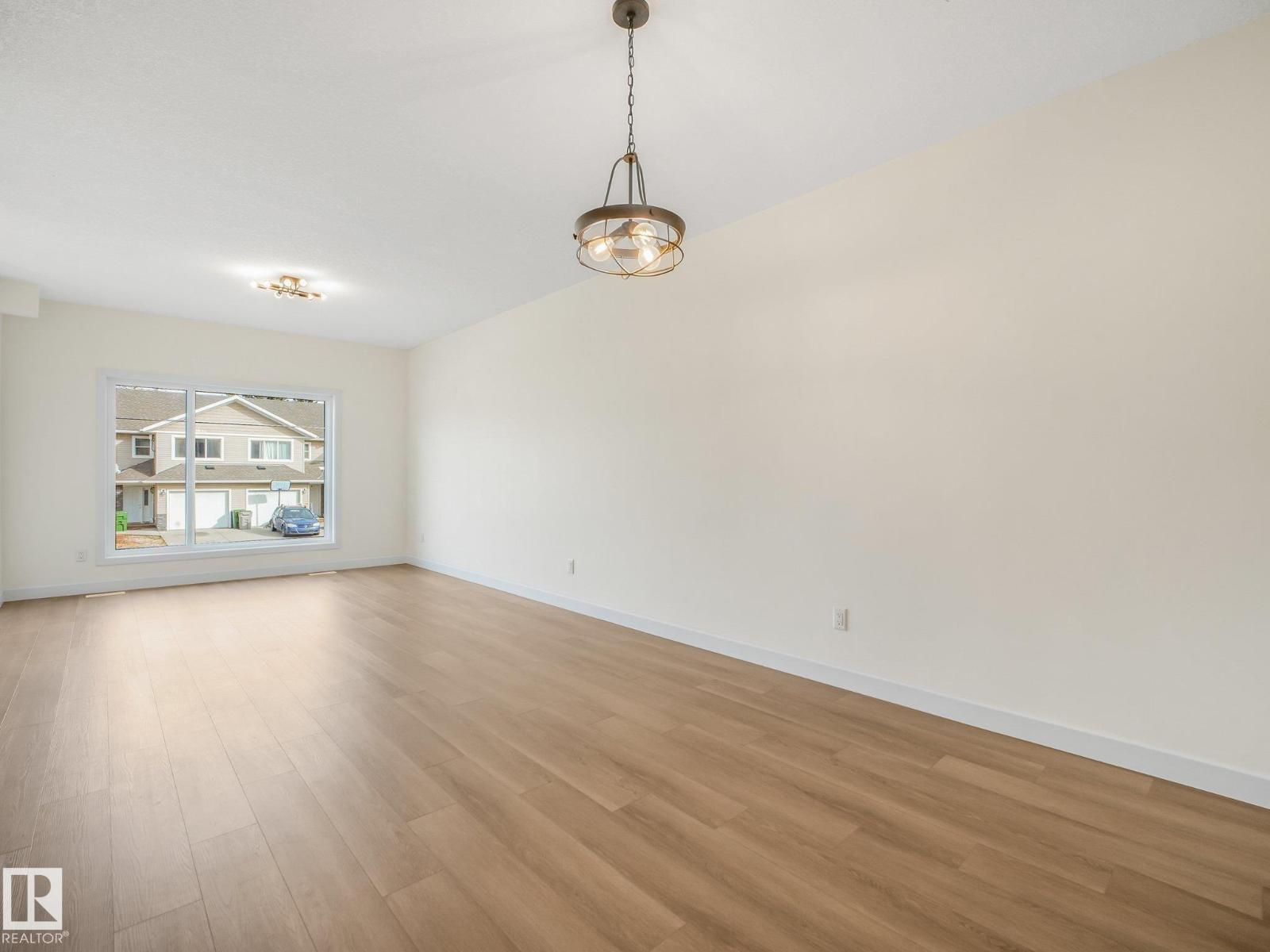 5003 51 Av Property Photo 30