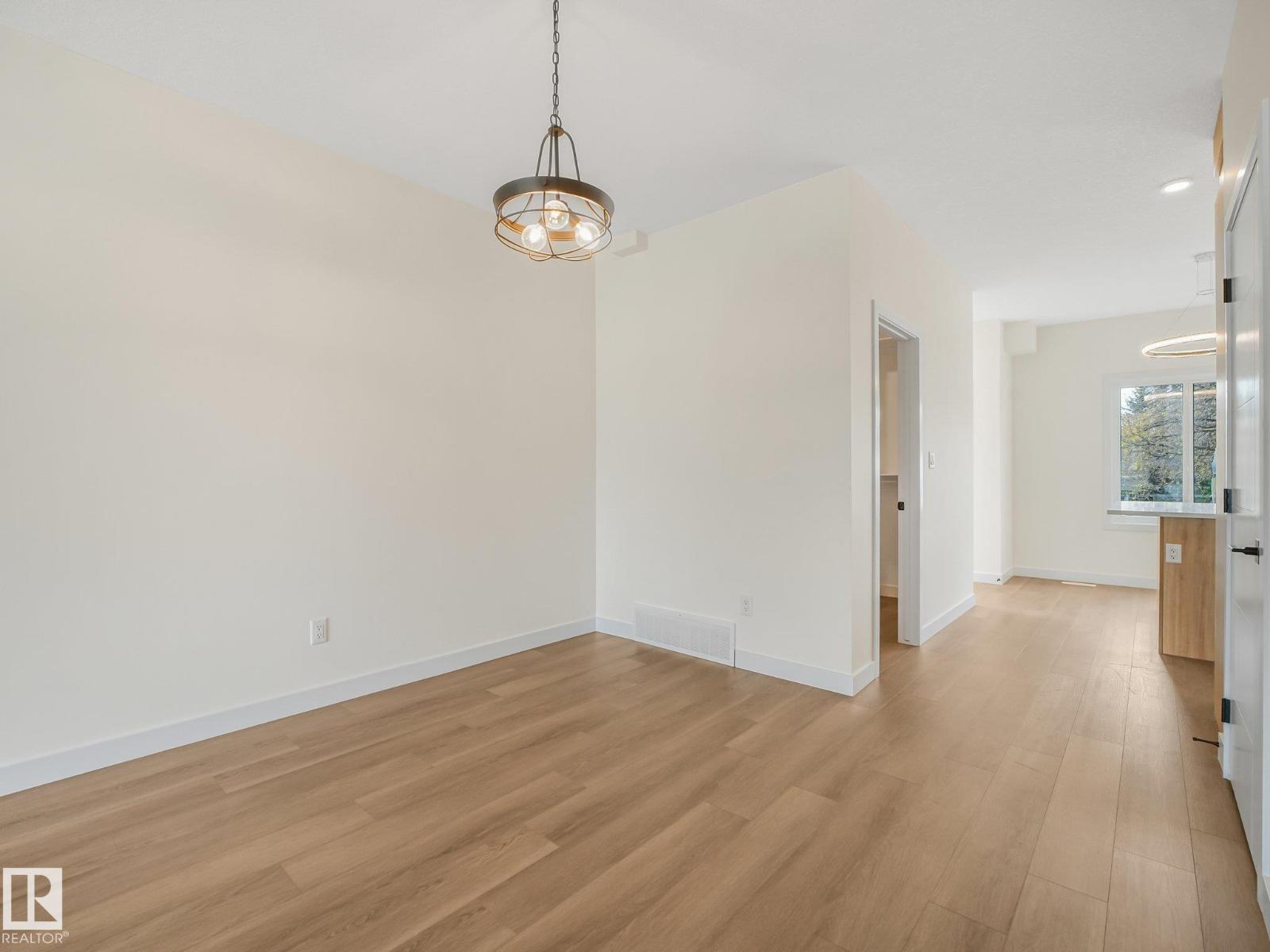 5003 51 Av Property Photo 31