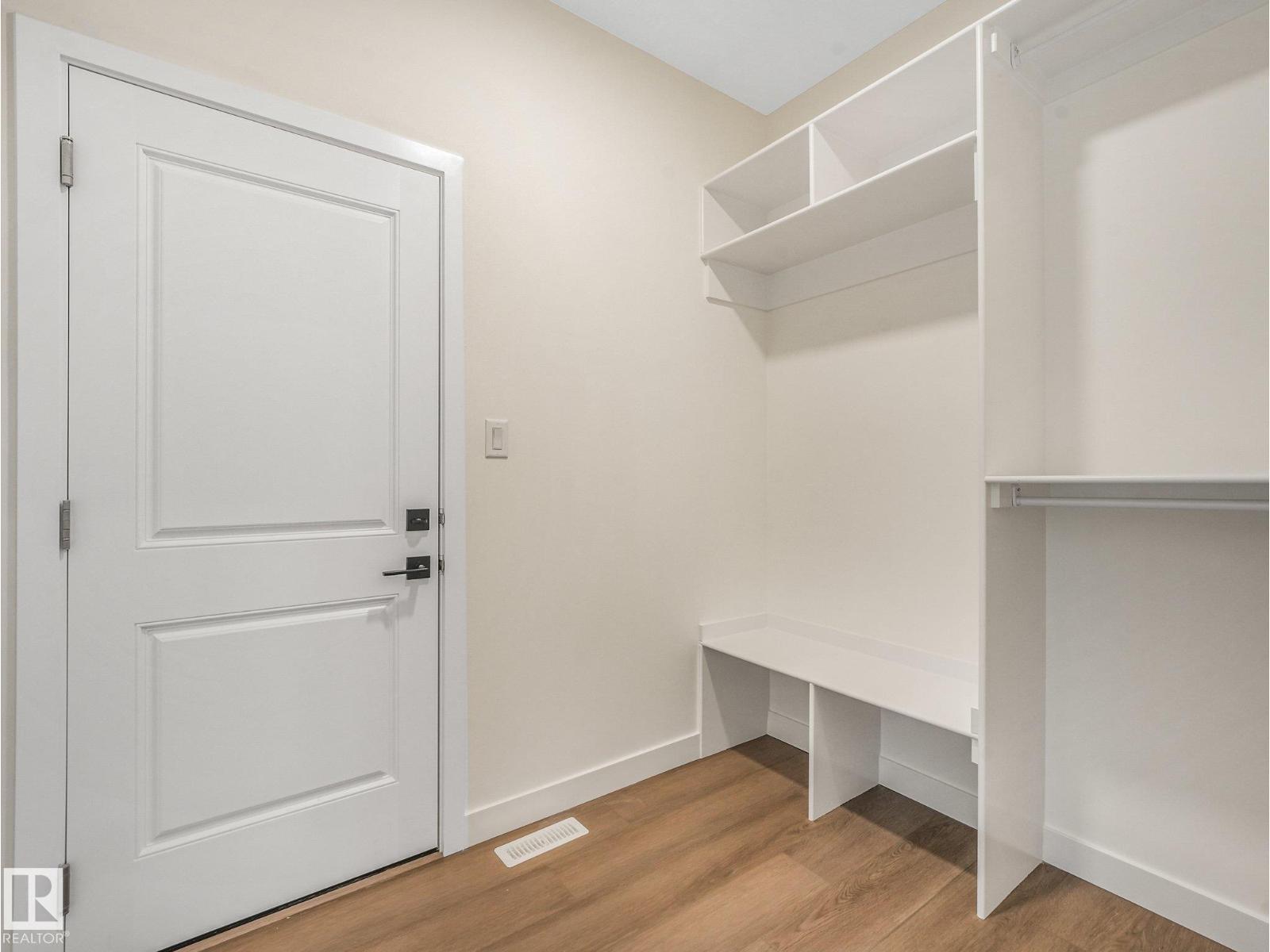 5003 51 Av Property Photo 33