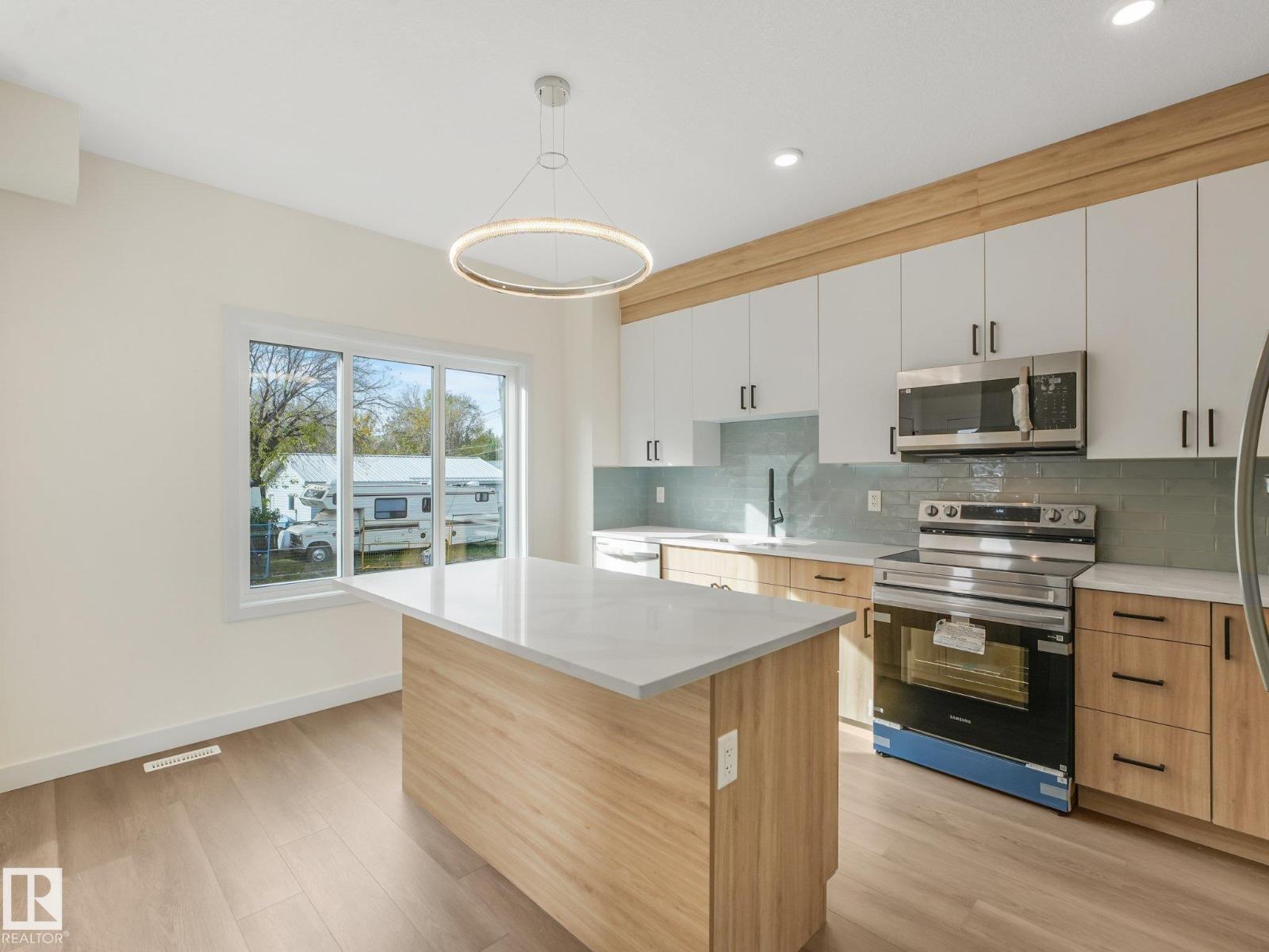 5003 51 Av Property Photo 35