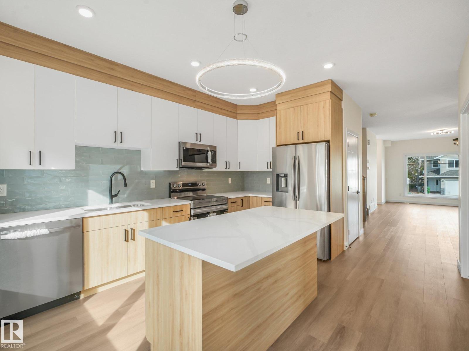 5003 51 Av Property Photo 36