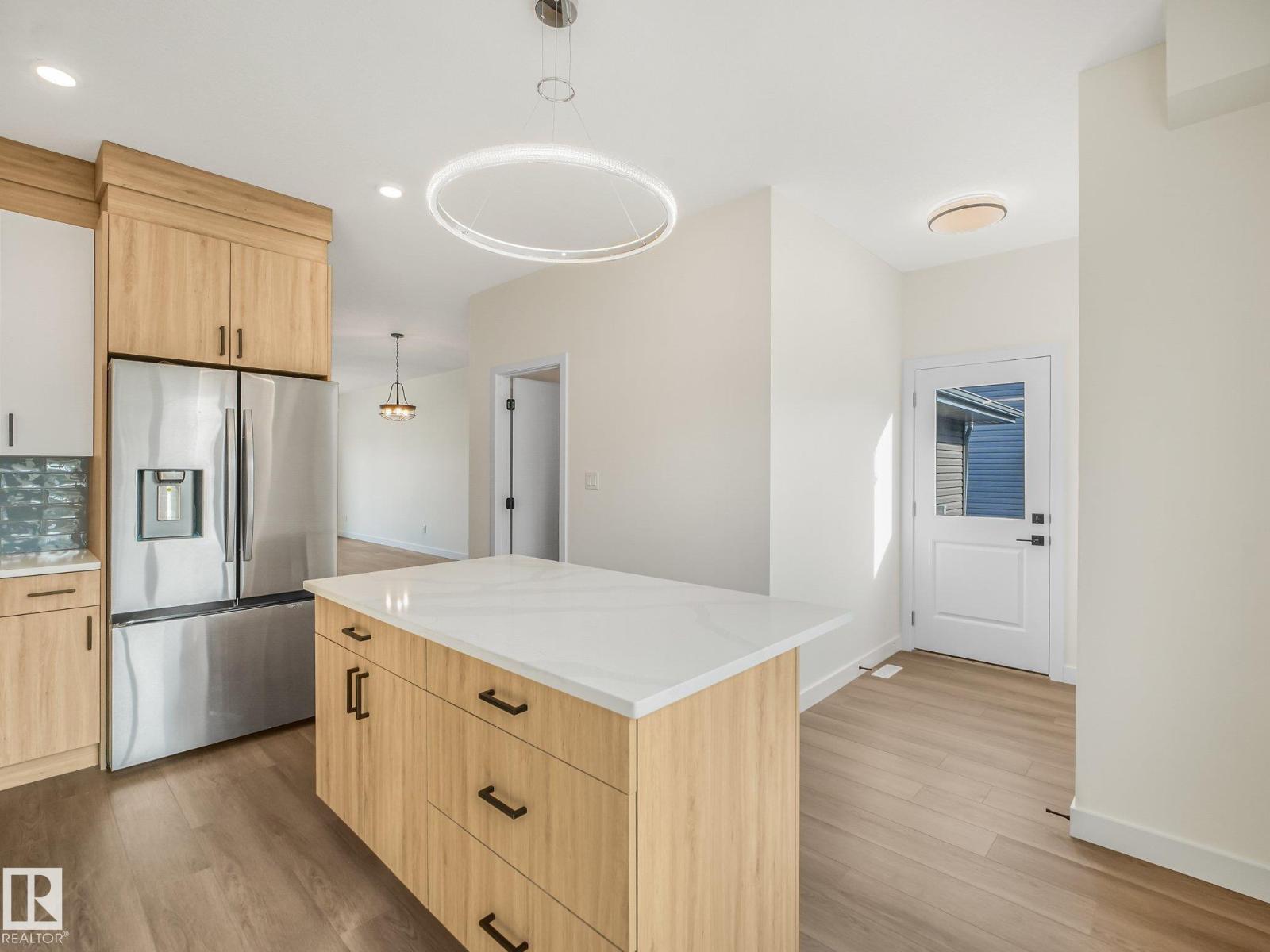 5003 51 Av Property Photo 37