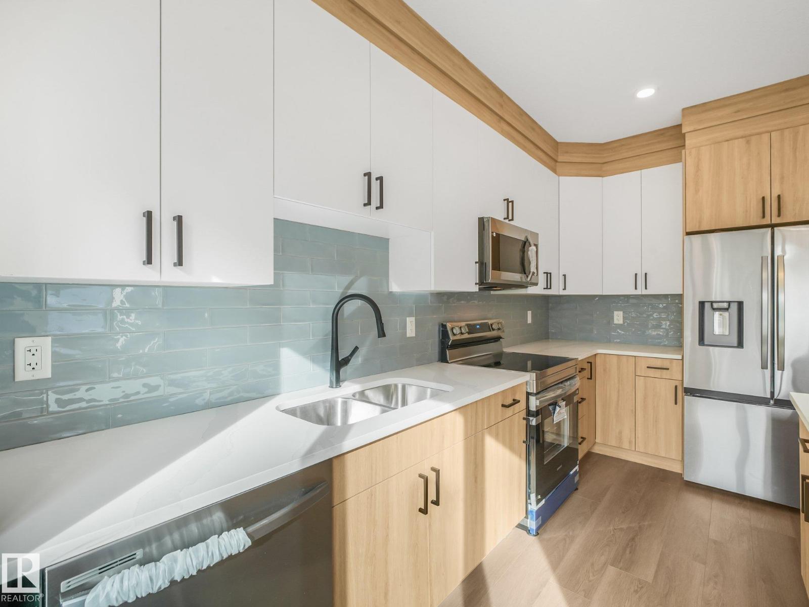 5003 51 Av Property Photo 38