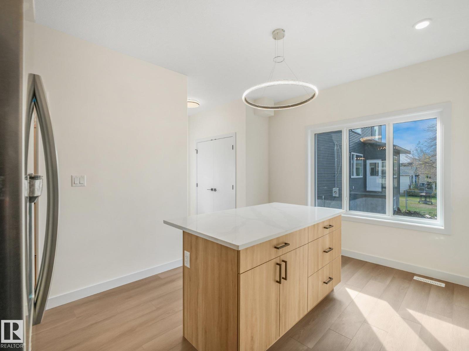 5003 51 Av Property Photo 39