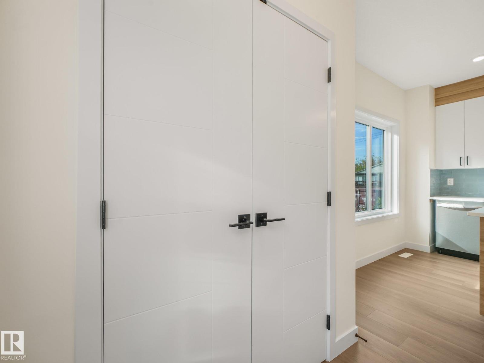 5003 51 Av Property Photo 43