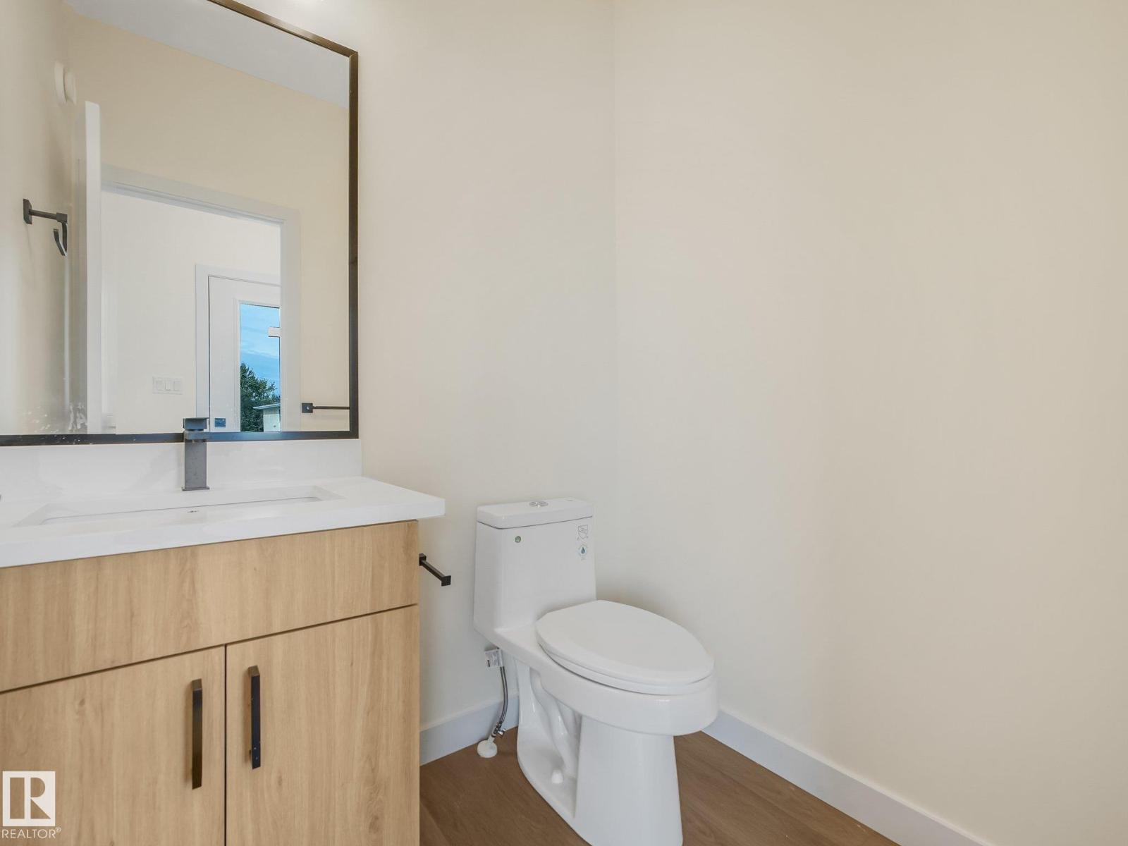 5003 51 Av Property Photo 44