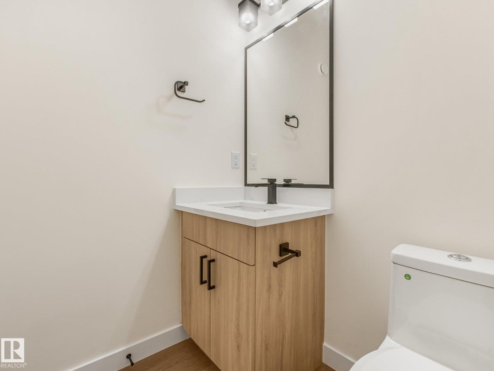 5003 51 Av Property Photo 45