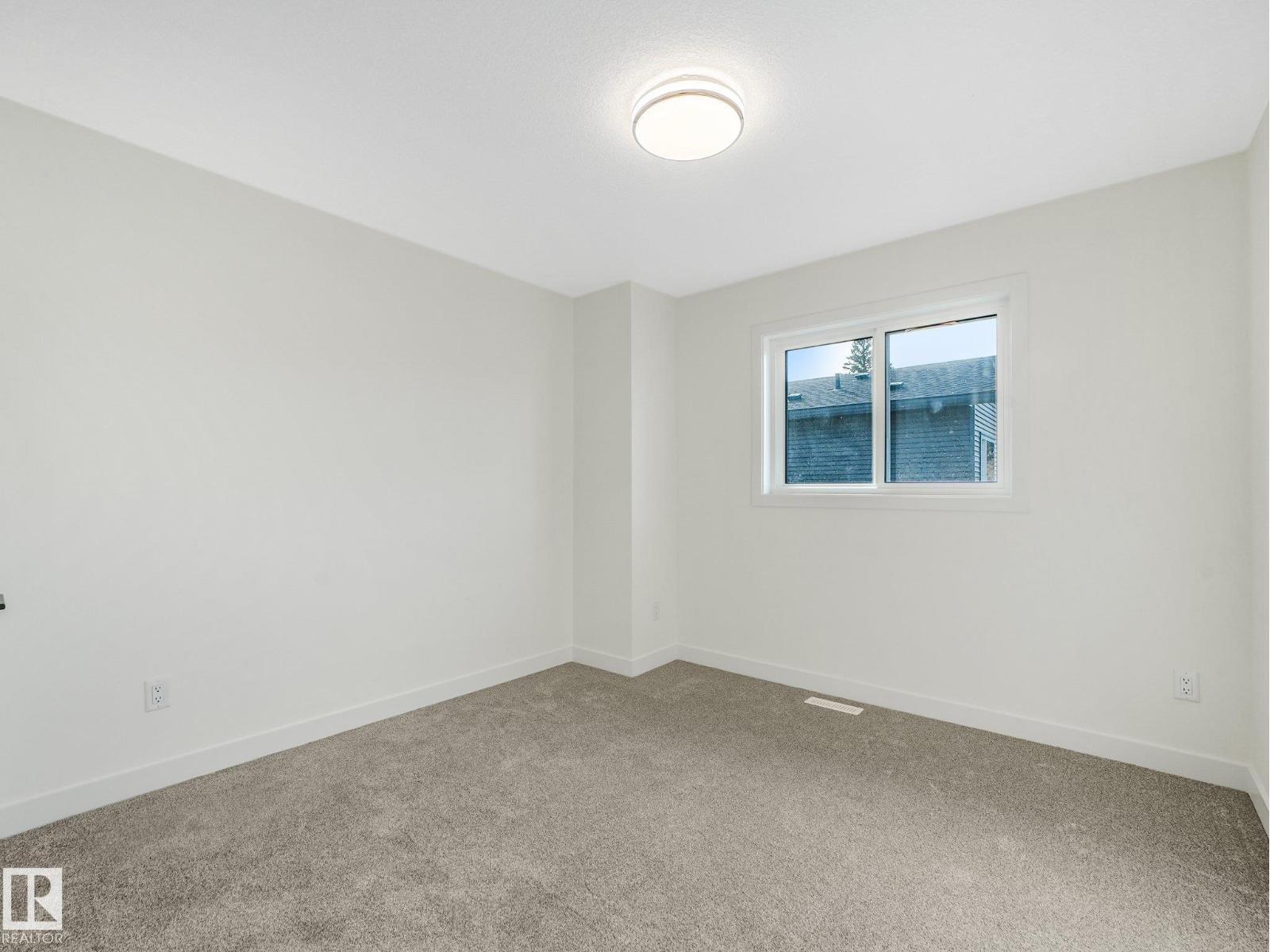 5003 51 Av Property Photo 54