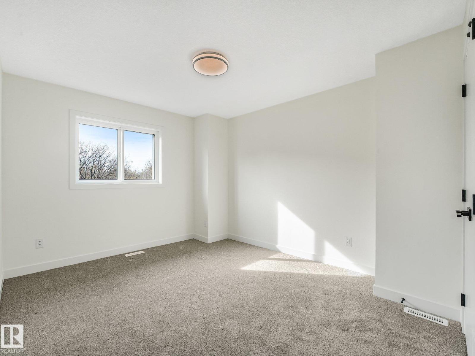 5003 51 Av Property Photo 56