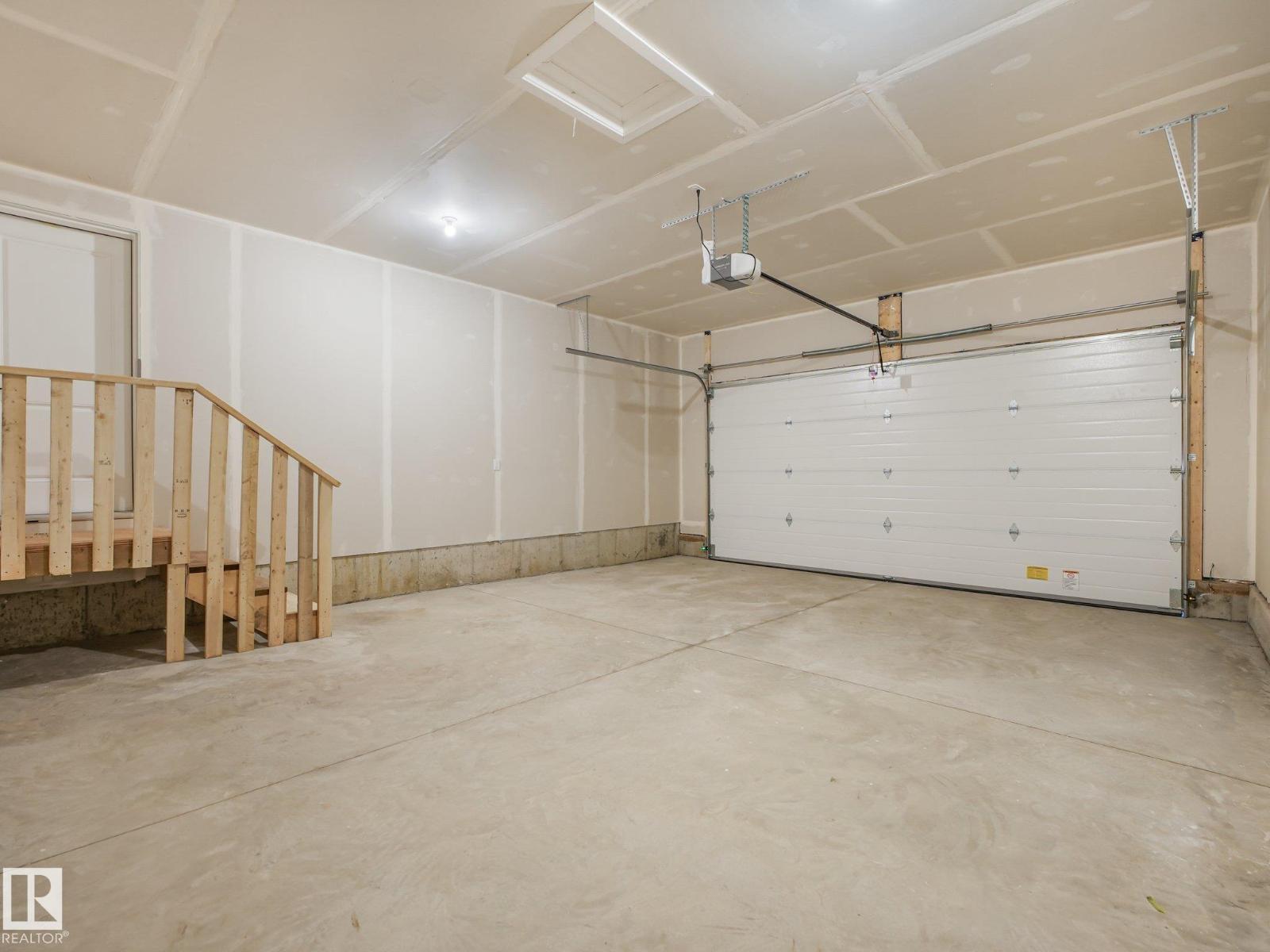 5003 51 Av Property Photo 61