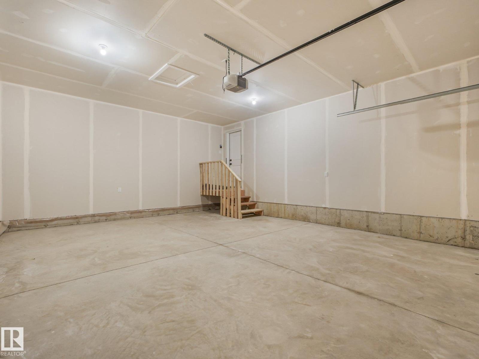 5003 51 Av Property Photo 62